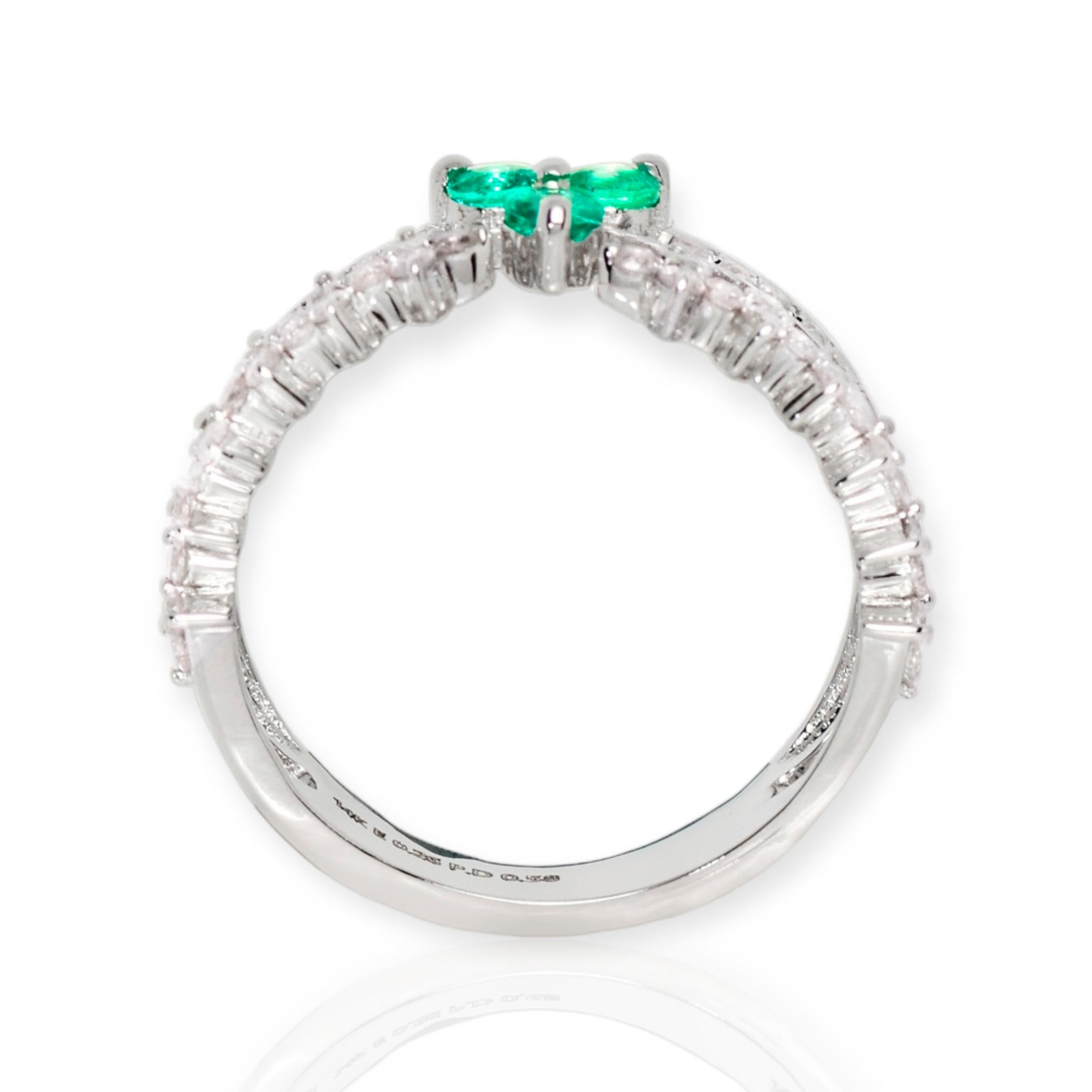 Women's IGI 14K 0.55 ct Natural Pink Diamonds&Emerald Vintage Engagement Ring For Sale