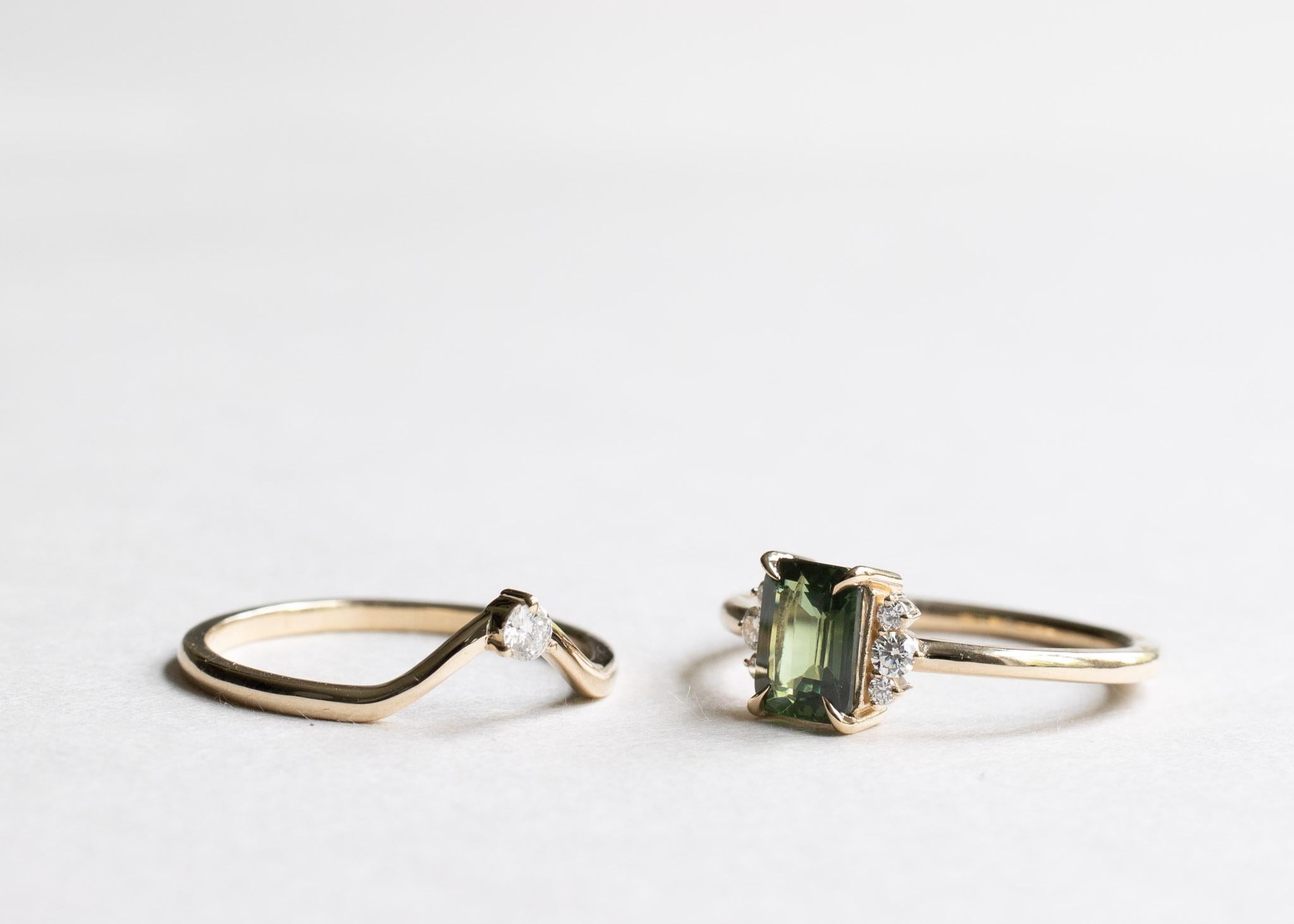 14k 1 Karat Ring-Set mit grünem Saphir im Zustand „Neu“ in Wallingford, CT
