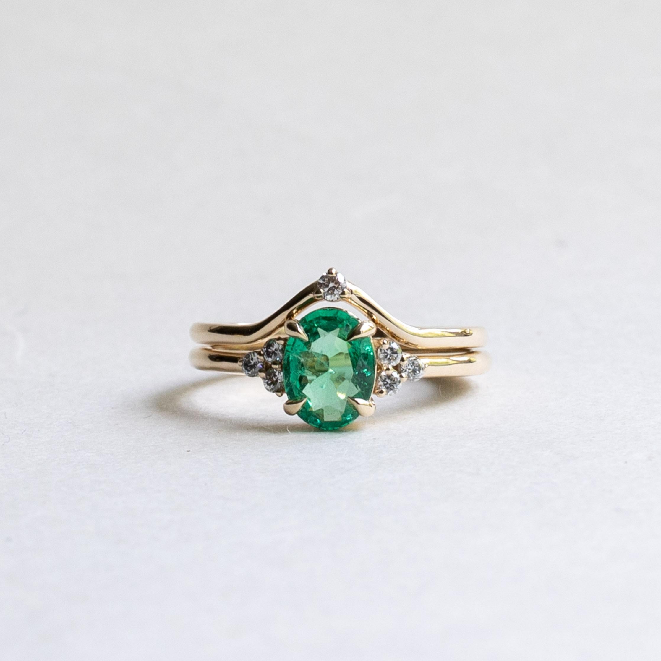 Oval Cut 14K 1.13 Carat Emerald Diamond Ring Set For Sale