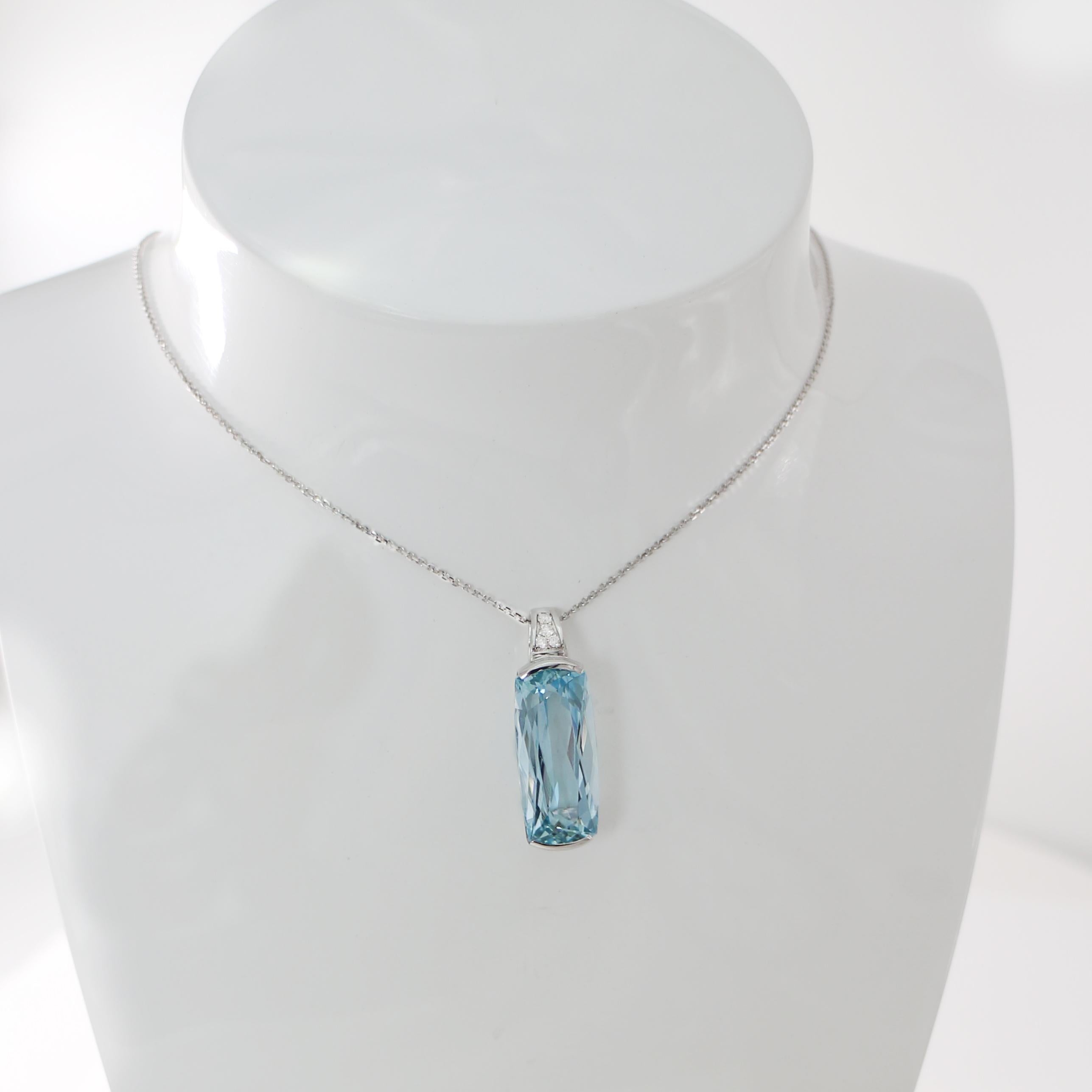 *Sales* IGI 14K 11.57 Ct Santa Maria Aquamarine Art Deco Style Pendant Necklace In New Condition For Sale In Kaohsiung City, TW