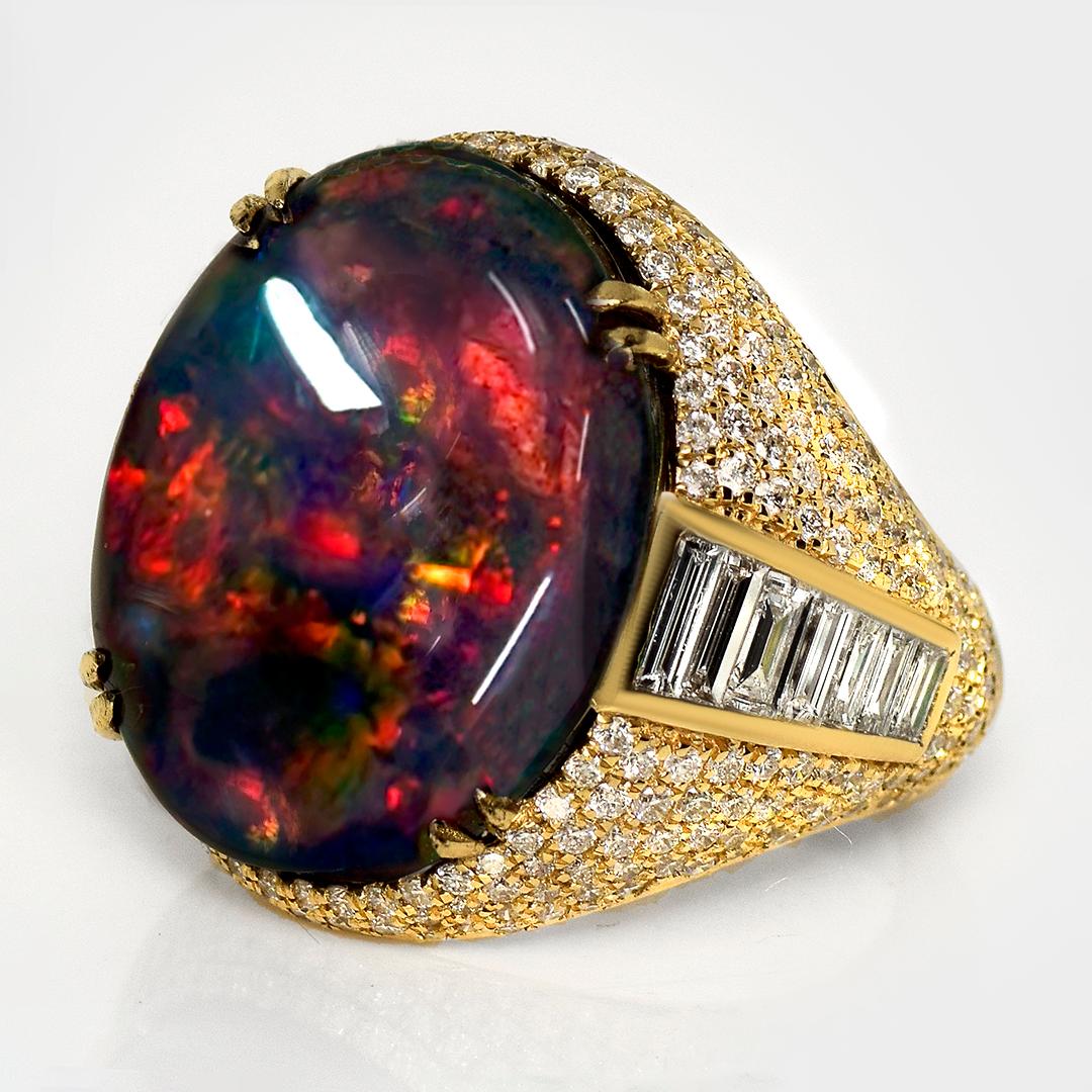 14K 11.93ct  Natürliche Farben spielender schwarzer Opal-Diamanten-Cocktailring (Zeitgenössisch) im Angebot
