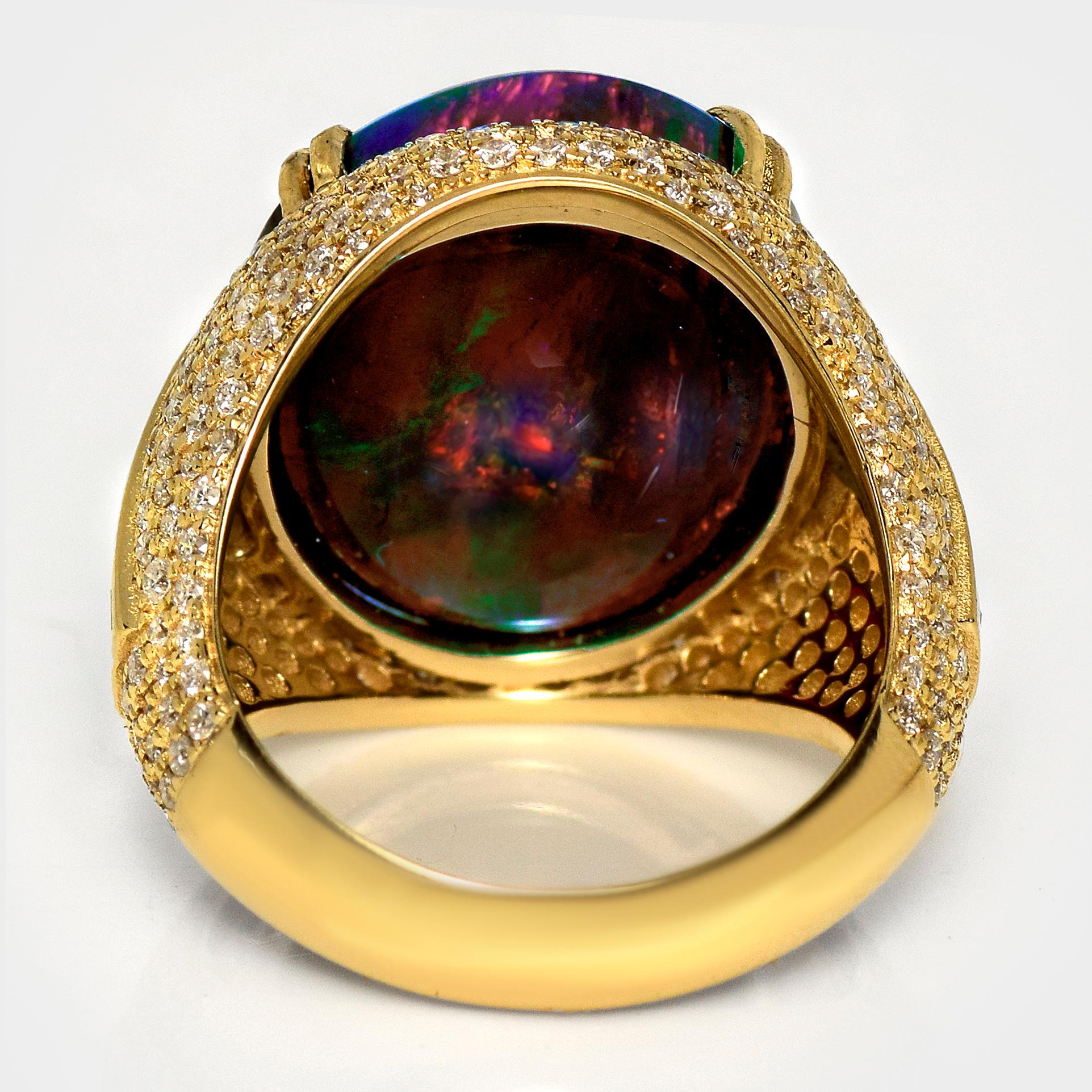 14K 11.93ct  Natürliche Farben spielender schwarzer Opal-Diamanten-Cocktailring im Angebot 1