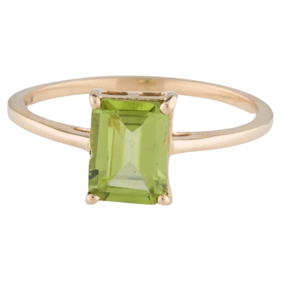 14K 1.50ct Peridot Cocktail Ring, Size 6.75 - Green Gemstone, Elegant Design For Sale