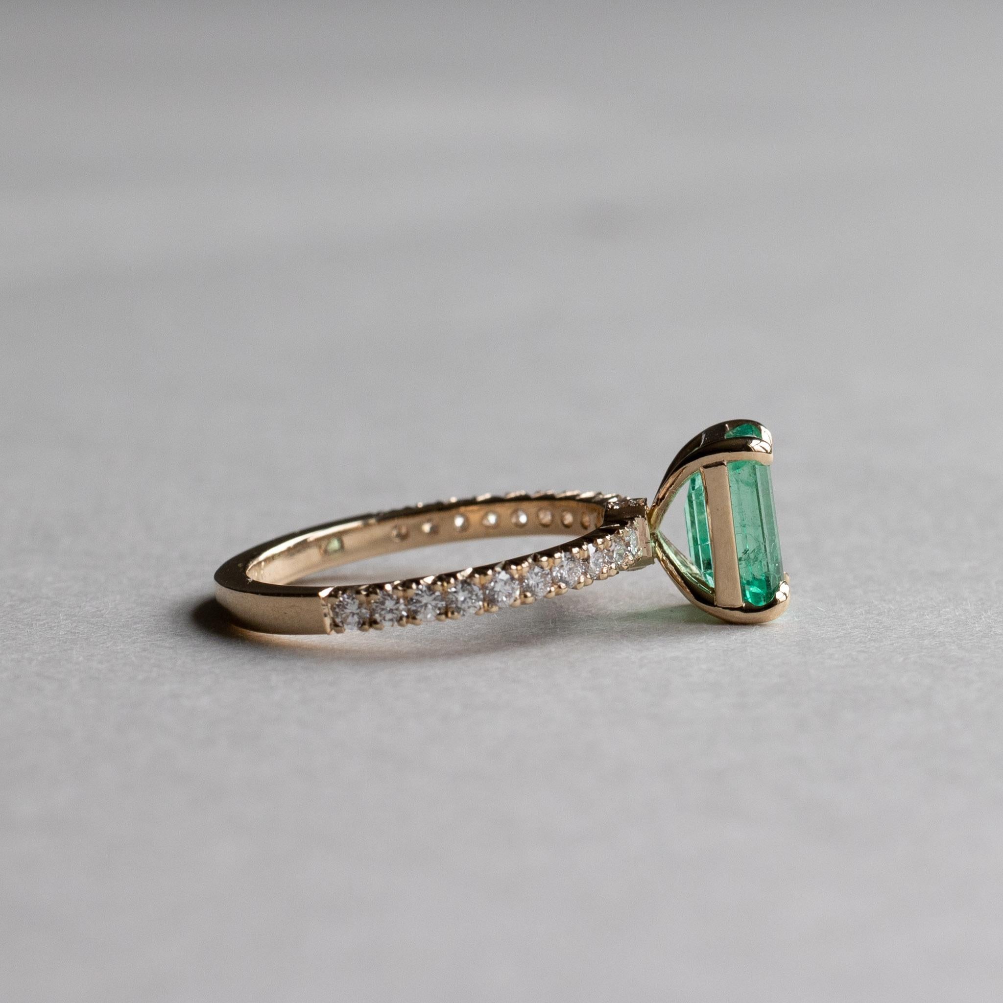 Metal: 18k yellow gold
Stone: Natural emerald 
Stone size: 2 carat
Accent Stone: Diamond
Accent stone weight: 0.40 carat 
Shank: 2 x 1.6mm