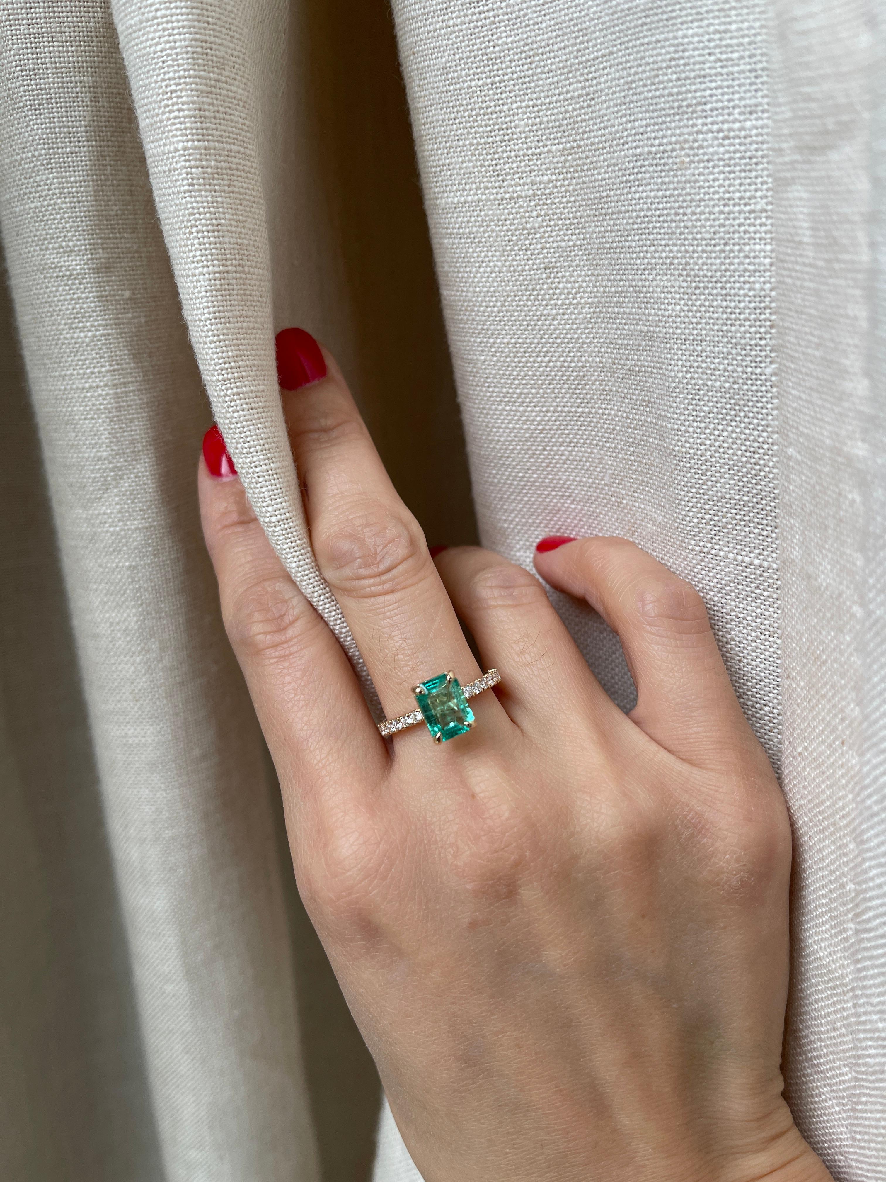 Contemporary 18k 2ct Emerald Diamond Ring, Emerald Engagement Ring For Sale