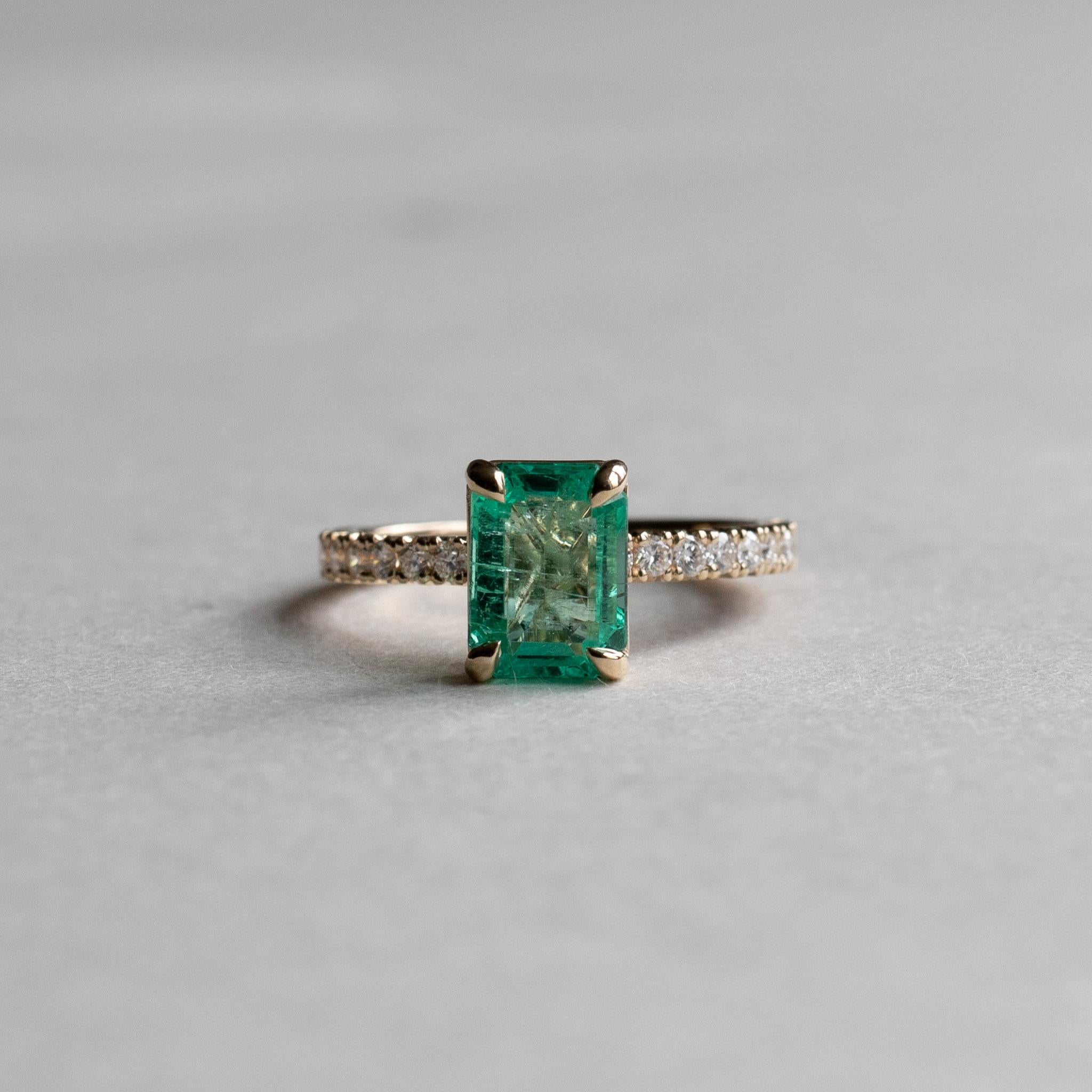 18k 2ct Emerald Diamond Ring, Emerald Engagement Ring For Sale 1