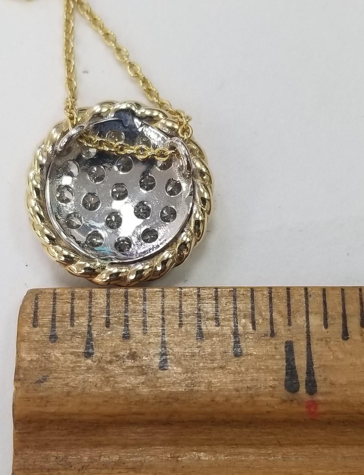 Contemporain Pendentif corde en or 14k 2 tons avec diamant pave' sur une chaîne de 16 pouces en vente