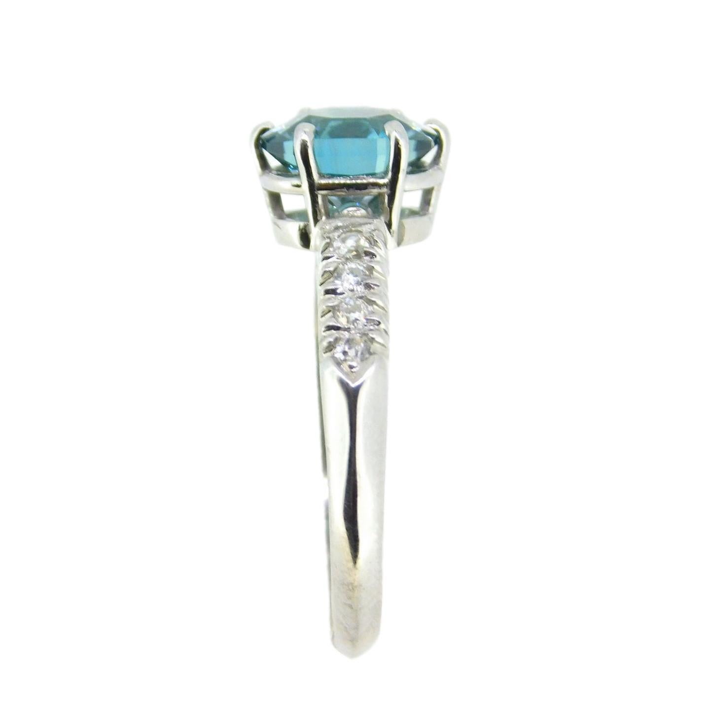 Brilliant Cut 14K 2.88ct Blue Zircon & Diamond Ring For Sale