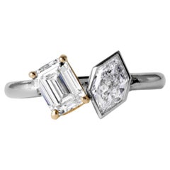14K 2Tone Toi et Moi 1,31 Karat Kite- und Smaragdschliff Diamantring mit Lünettenfassung