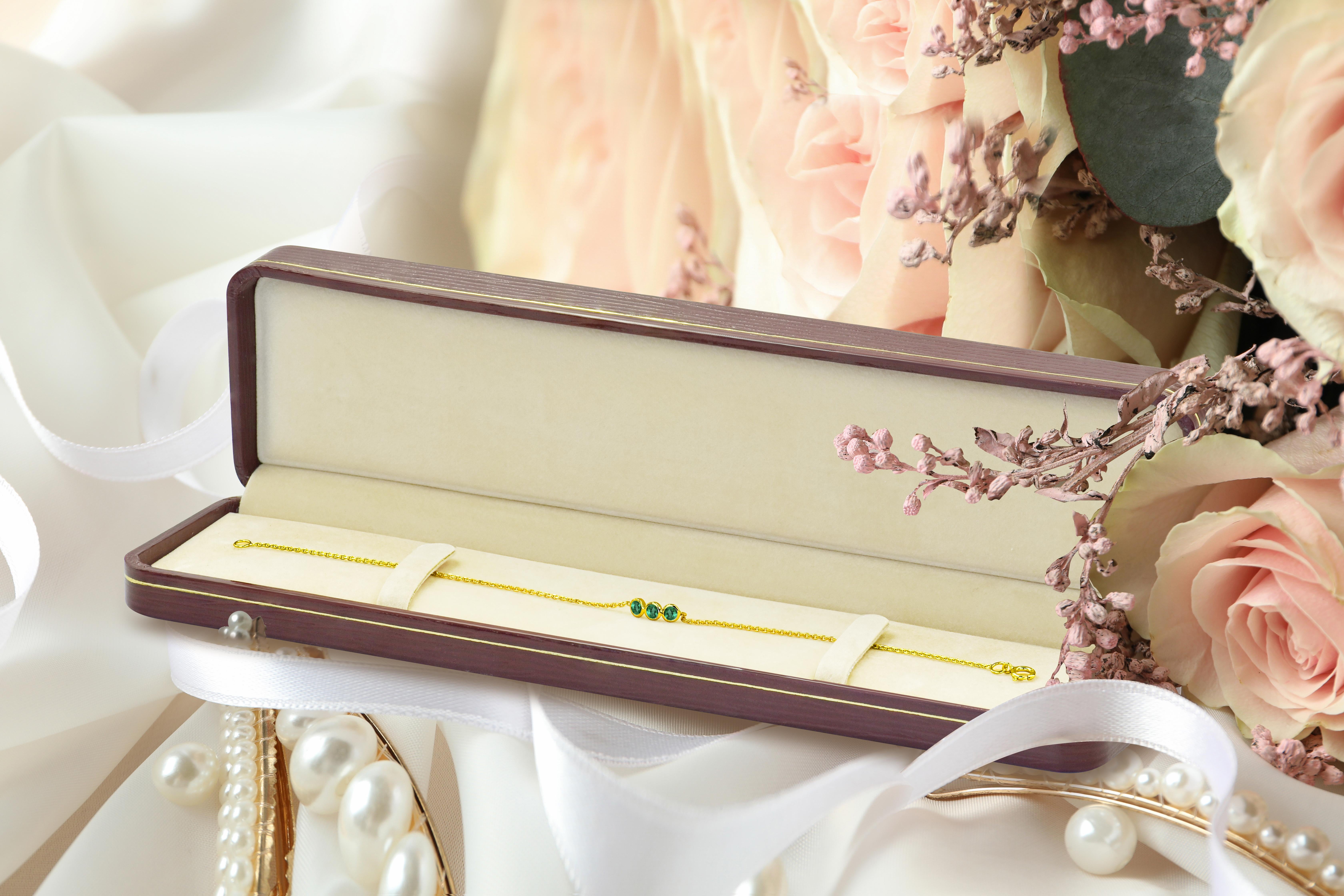 Pulsera Minimalista Trío Esmeralda Rubí Zafiro Oro 14k en venta 1