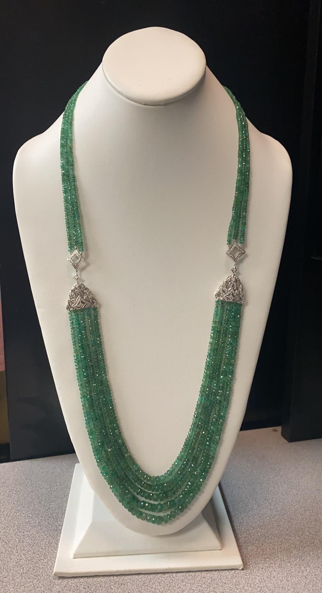 14K 300 Karat Smaragd Perlen Mehrstrang-Halskette im Angebot 1