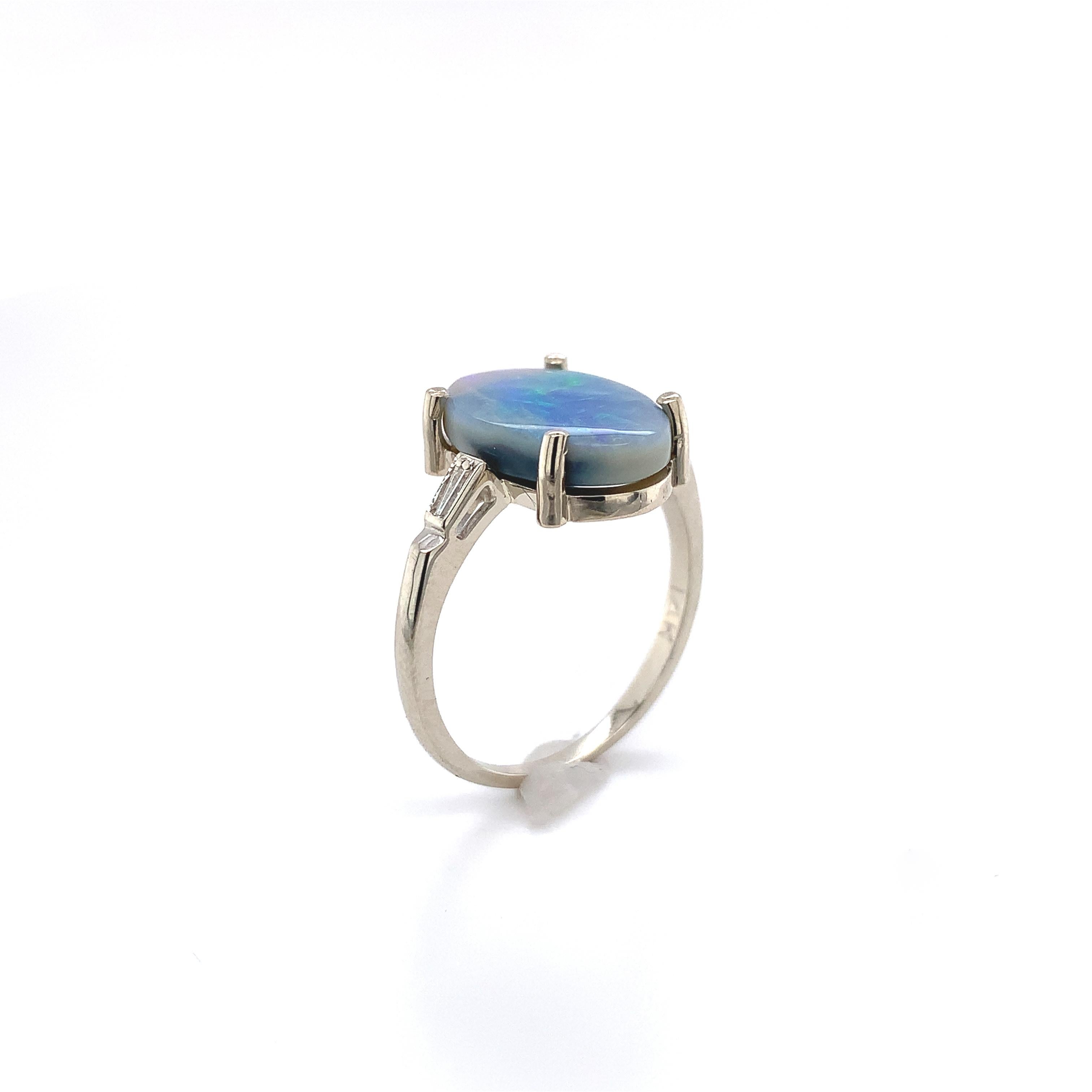 14K 3,04 Karat australischer Opal & Diamant-Ring (Ovalschliff) im Angebot