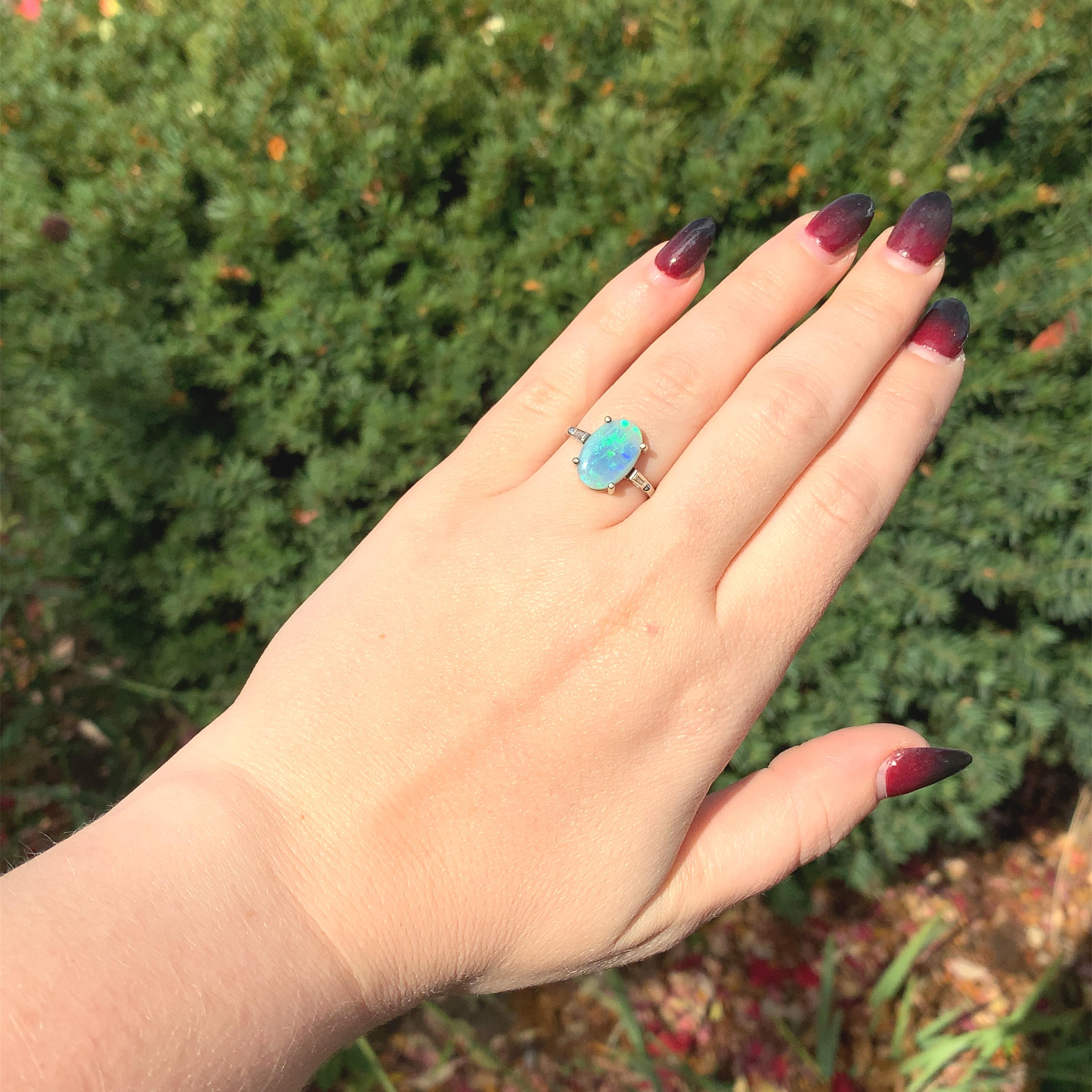 14K 3,04 Karat australischer Opal & Diamant-Ring im Angebot 2