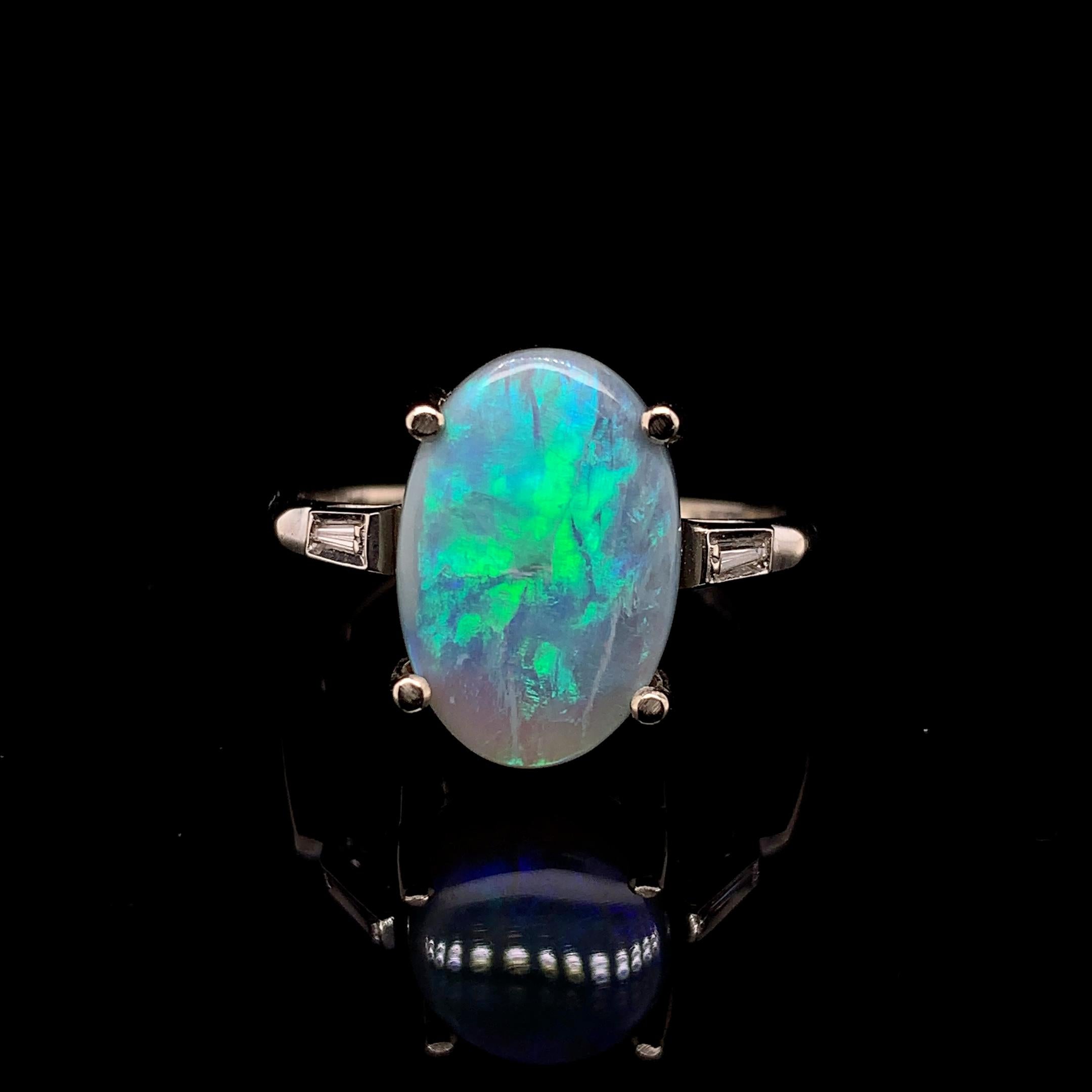 14K 3,04 Karat australischer Opal & Diamant-Ring im Angebot 1