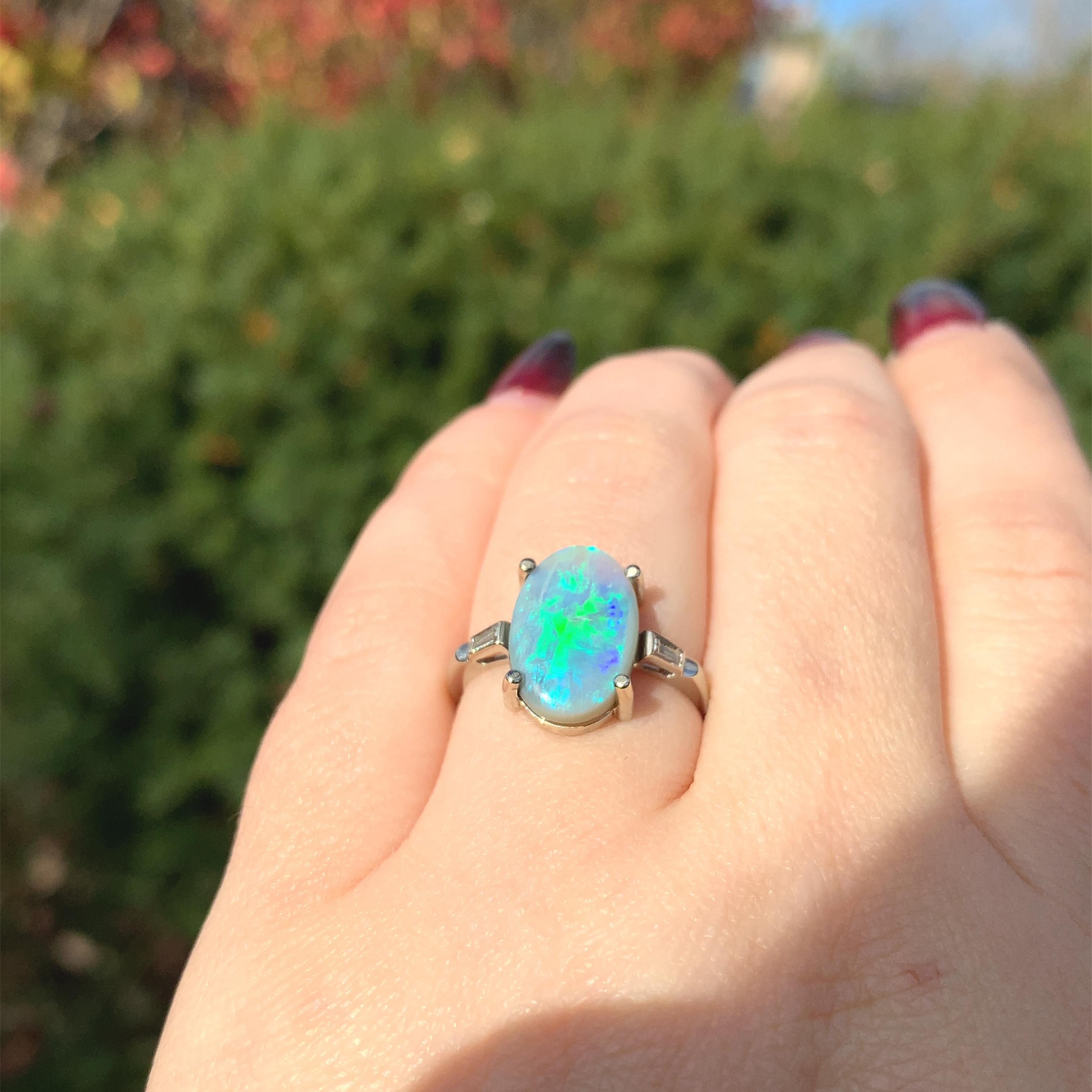 14K 3,04 Karat australischer Opal & Diamant-Ring im Angebot 4