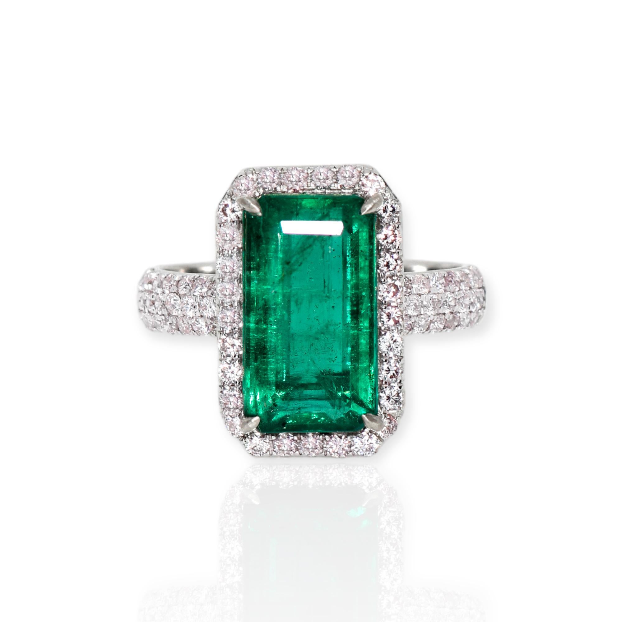 *IGI 14K 4.47 ct Natural Green Emerald&Pink Diamond Art Deco Engagement Ring*

IGI-certified natural Zambia intense green emerald weighing 4.47 ct set on the 14K white gold halos and 3-rows pave' design band with natural pink diamonds weighing 0.70