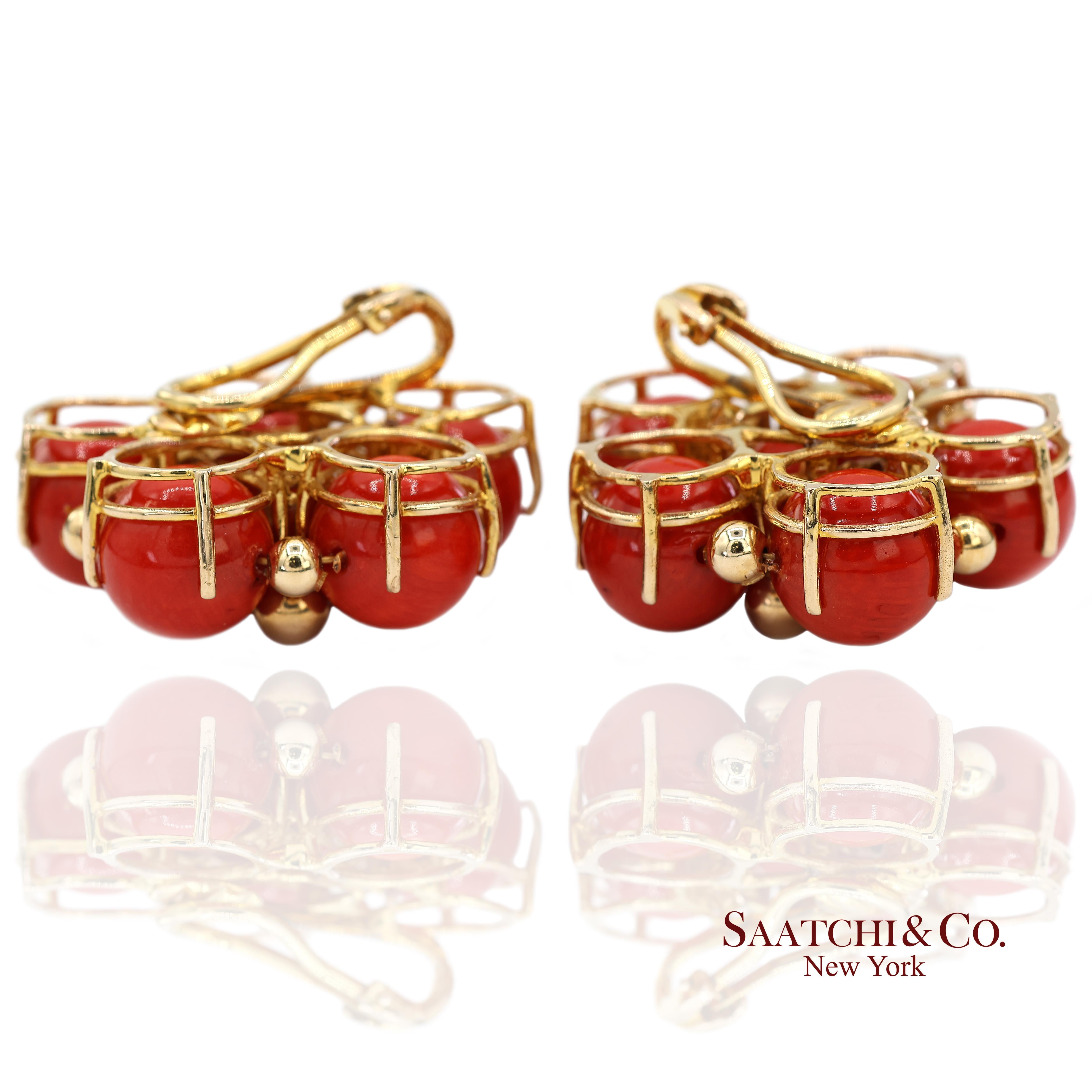 14K 585 Solid Yellow Gold Coral Omega Earrings In Excellent Condition For Sale In New York, NY