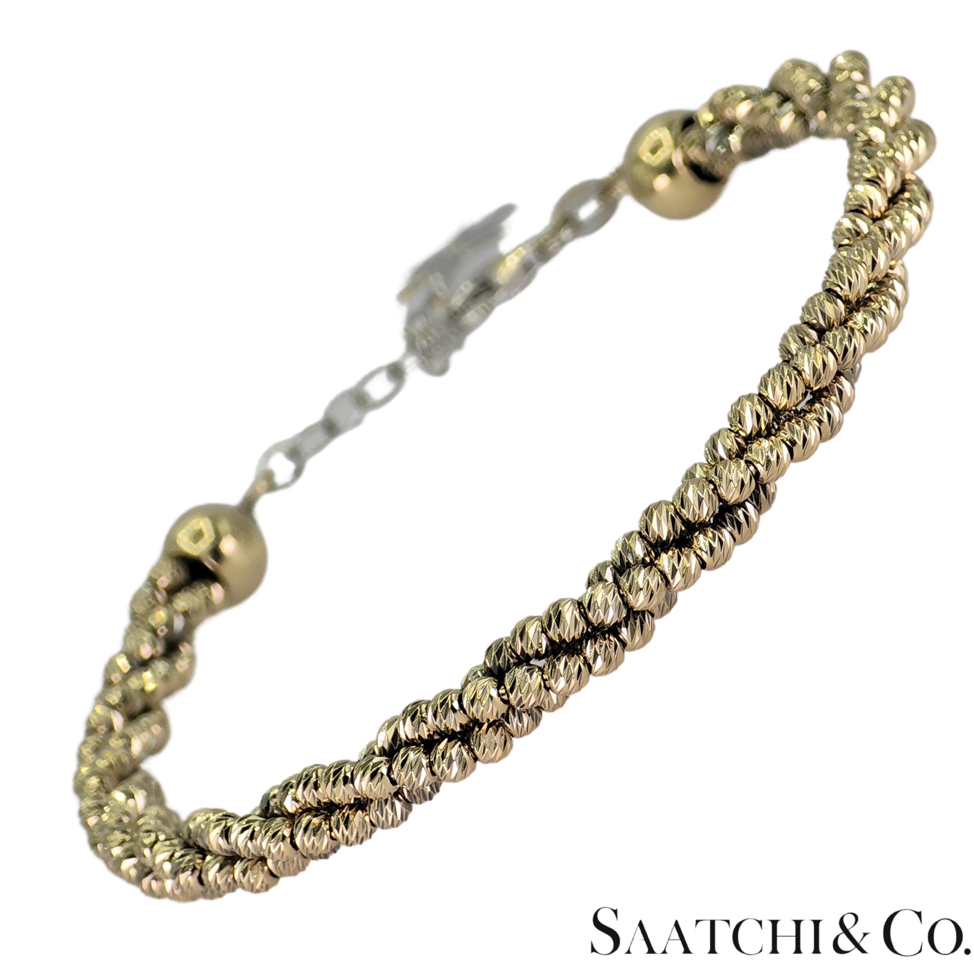 Bracelet en or jaune et blanc 14K

Type de métal : Or jaune et blanc 14K
Dimensions : Longueur 58mm X Largeur 65mm X Profondeur 5mm
Pureté du métal : 585
Poids total de l'article : 13 grammes
Forme : Coupe diamant
Caractéristique : Taille