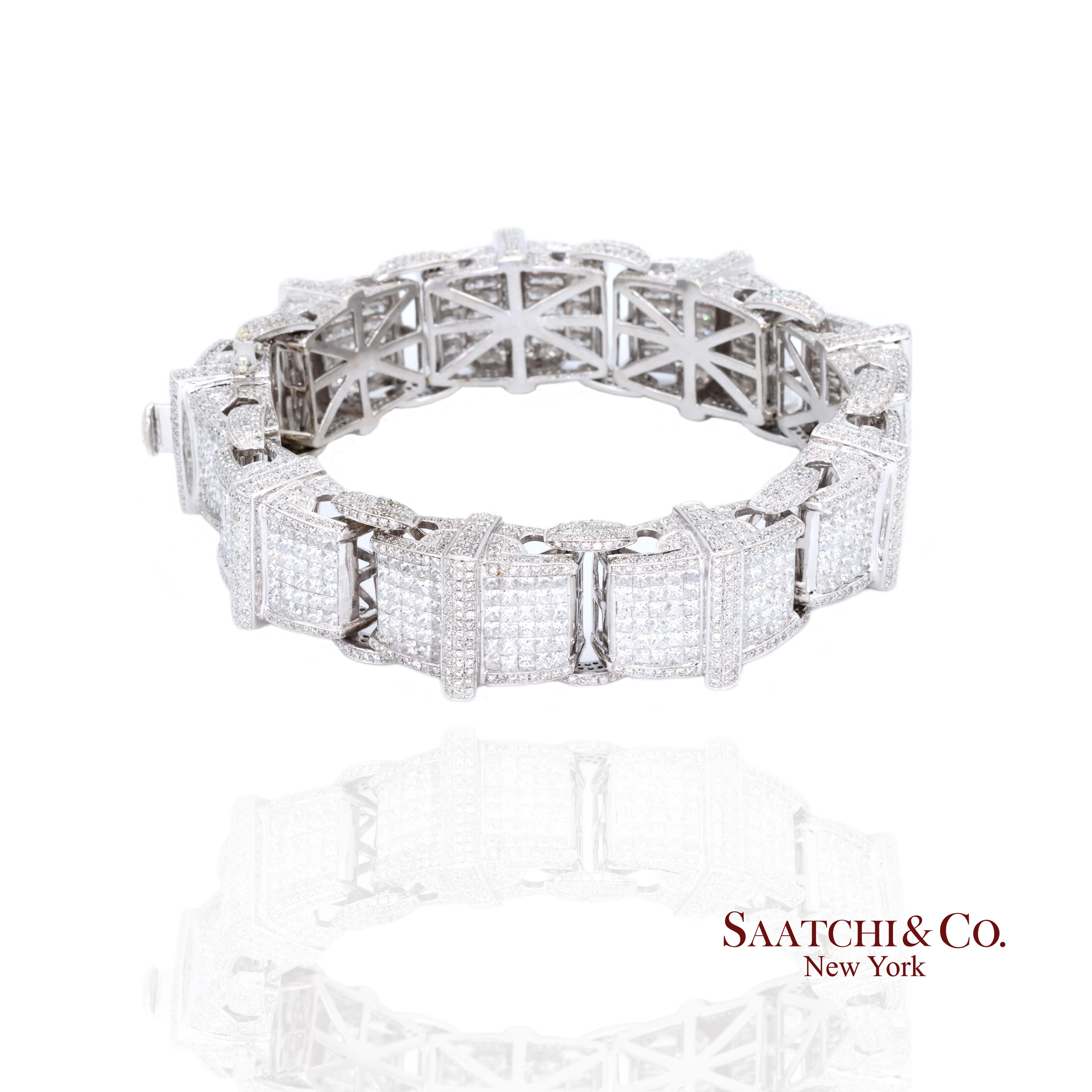 Pulsera de diamantes naturales de oro blanco de 14 quilates

Tipo de metal Oro blanco de 14 quilates 585
Peso total del artículo: 102,5 gramos
1:
Peso del diamante natural: 14 ct. Redonda y 29 qt Princesa
Grado de claridad del diamante: VS-SI
Grado