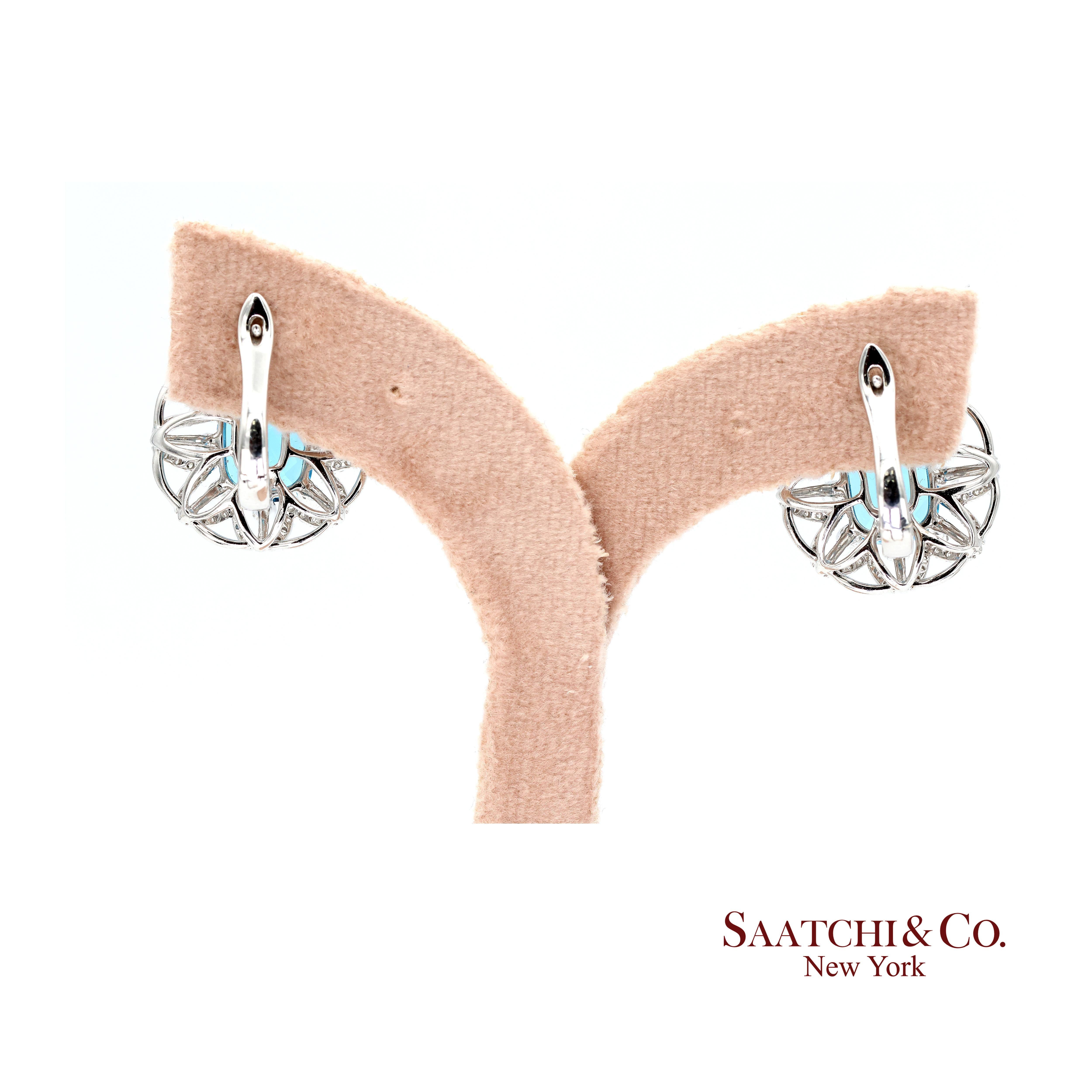 Taille ronde Boucles d'oreilles en or blanc 14k 585 Topaze bleue naturelle et diamant en vente