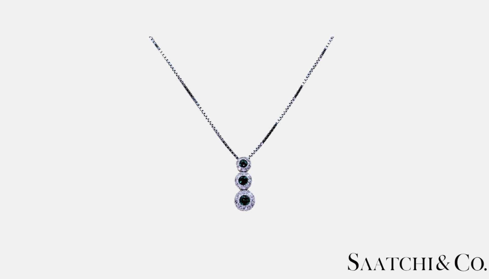 Pendentif en or blanc 14K 585 diamants naturels et émeraudes avec chaîne en vente 4