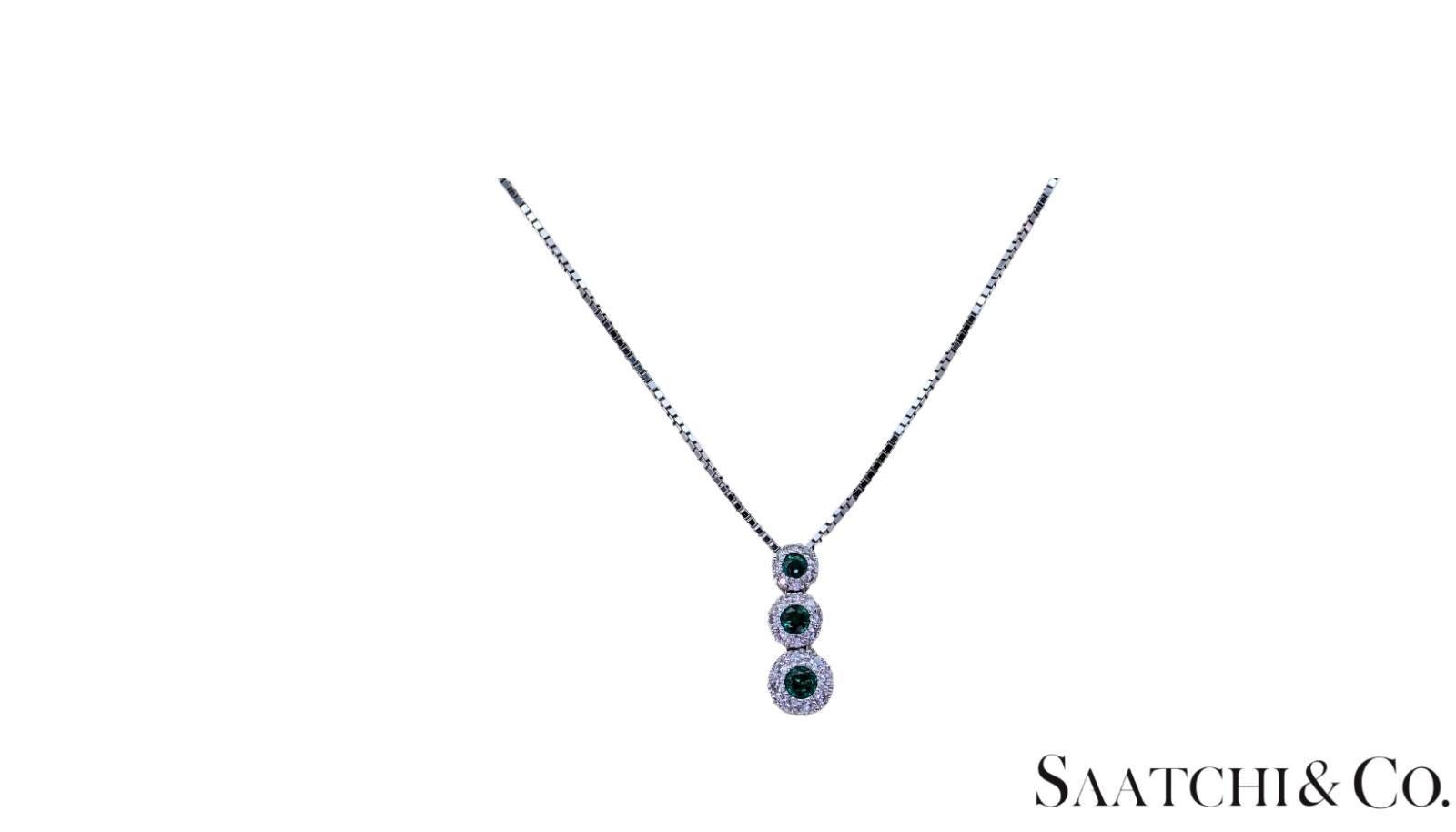 Pendentif en or blanc 14K 585 diamants naturels et émeraudes avec chaîne en vente 5
