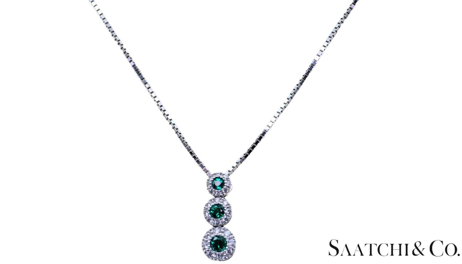 Pendentif en or blanc 14K 585 diamants naturels et émeraudes avec chaîne en vente 7