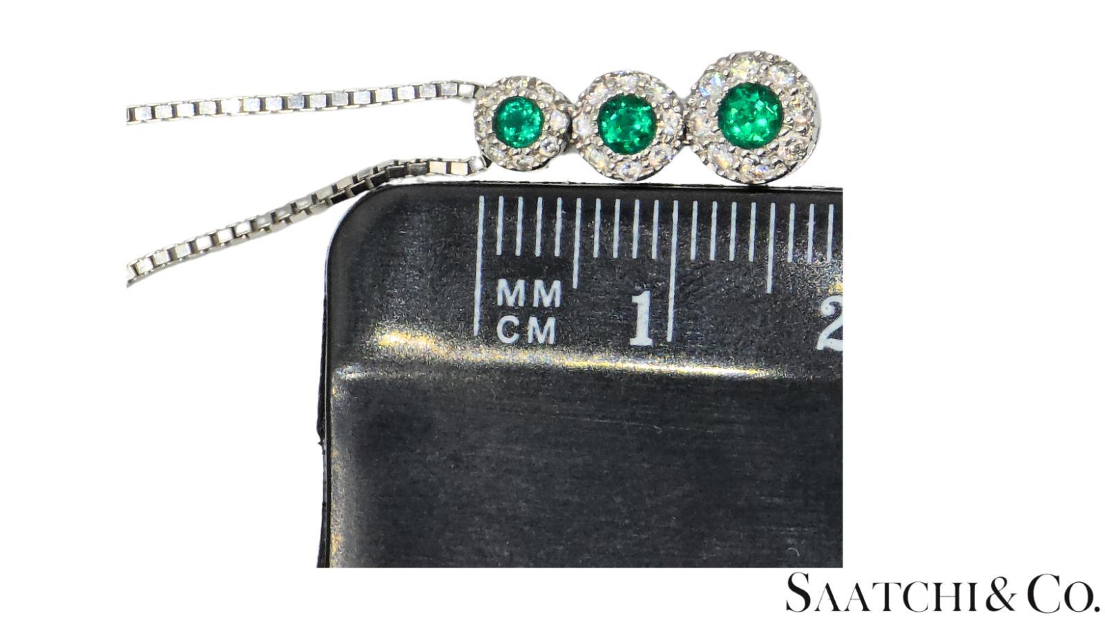 Pendentif en or blanc 14K 585 diamants naturels et émeraudes avec chaîne en vente 12