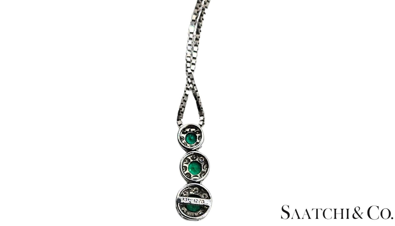 Pendentif en or blanc 14K 585 diamants naturels et émeraudes avec chaîne en vente 2