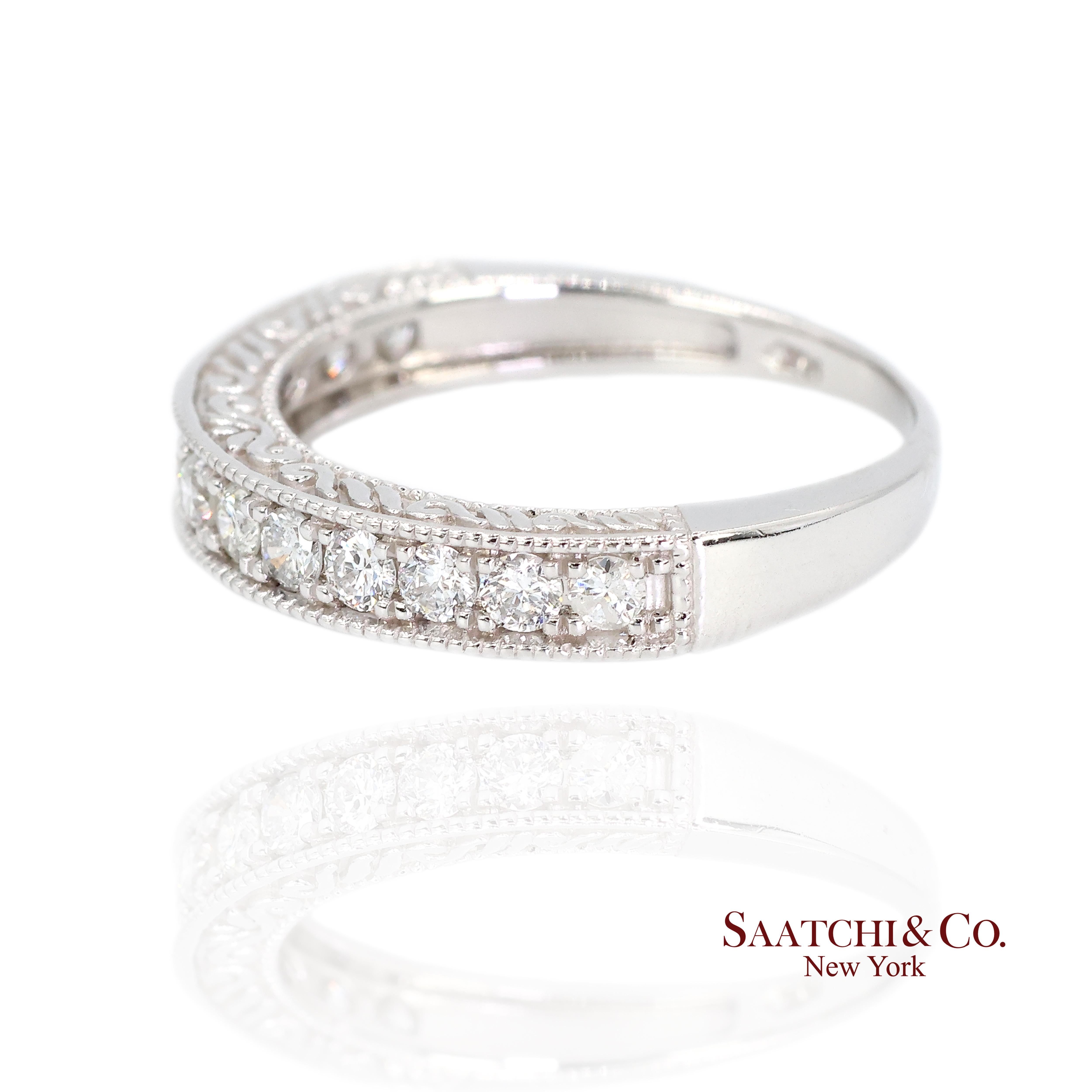 Contemporaneo Anello a fascia con diamante naturale inciso in oro bianco 14k 585 in vendita