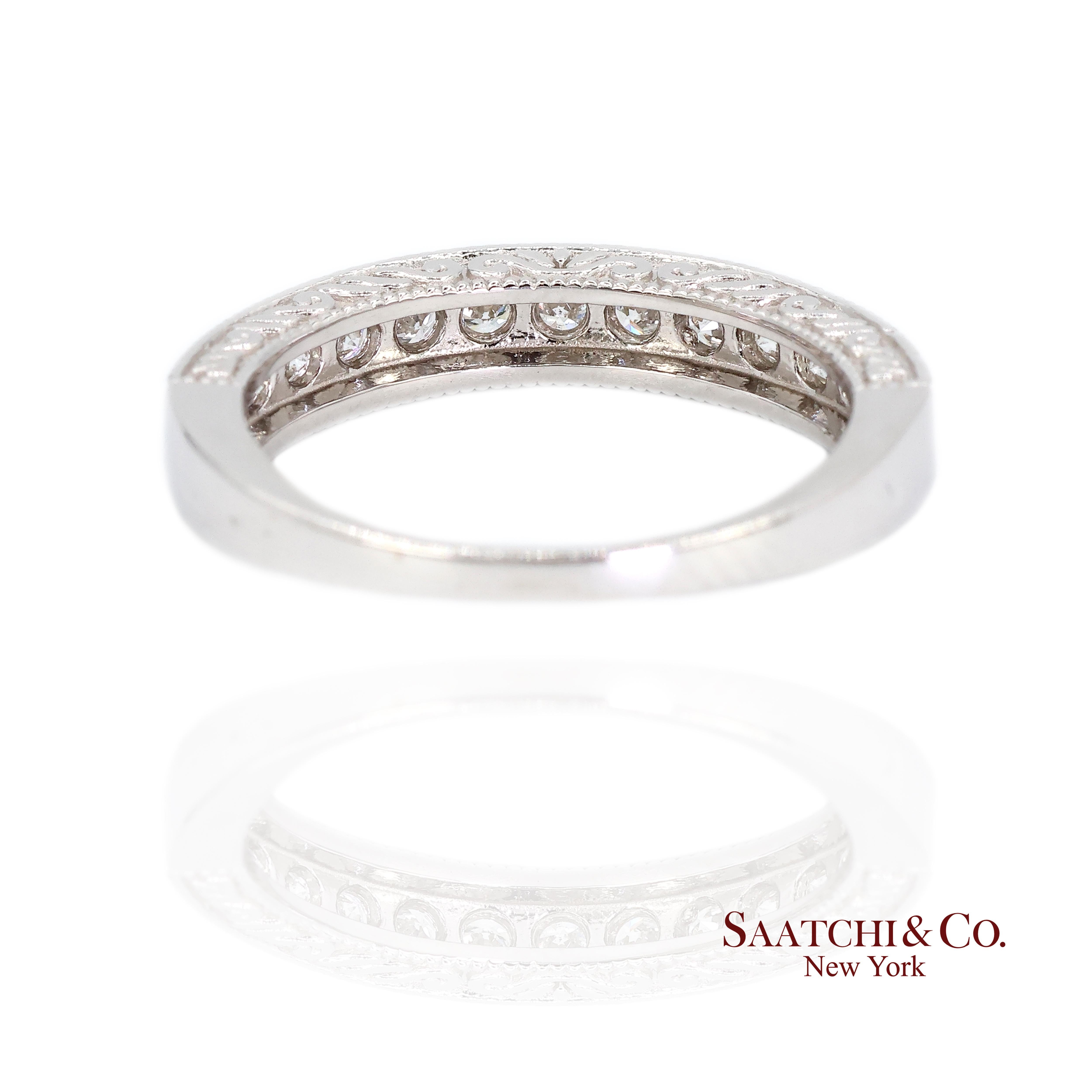 Taglio brillante Anello a fascia con diamante naturale inciso in oro bianco 14k 585 in vendita
