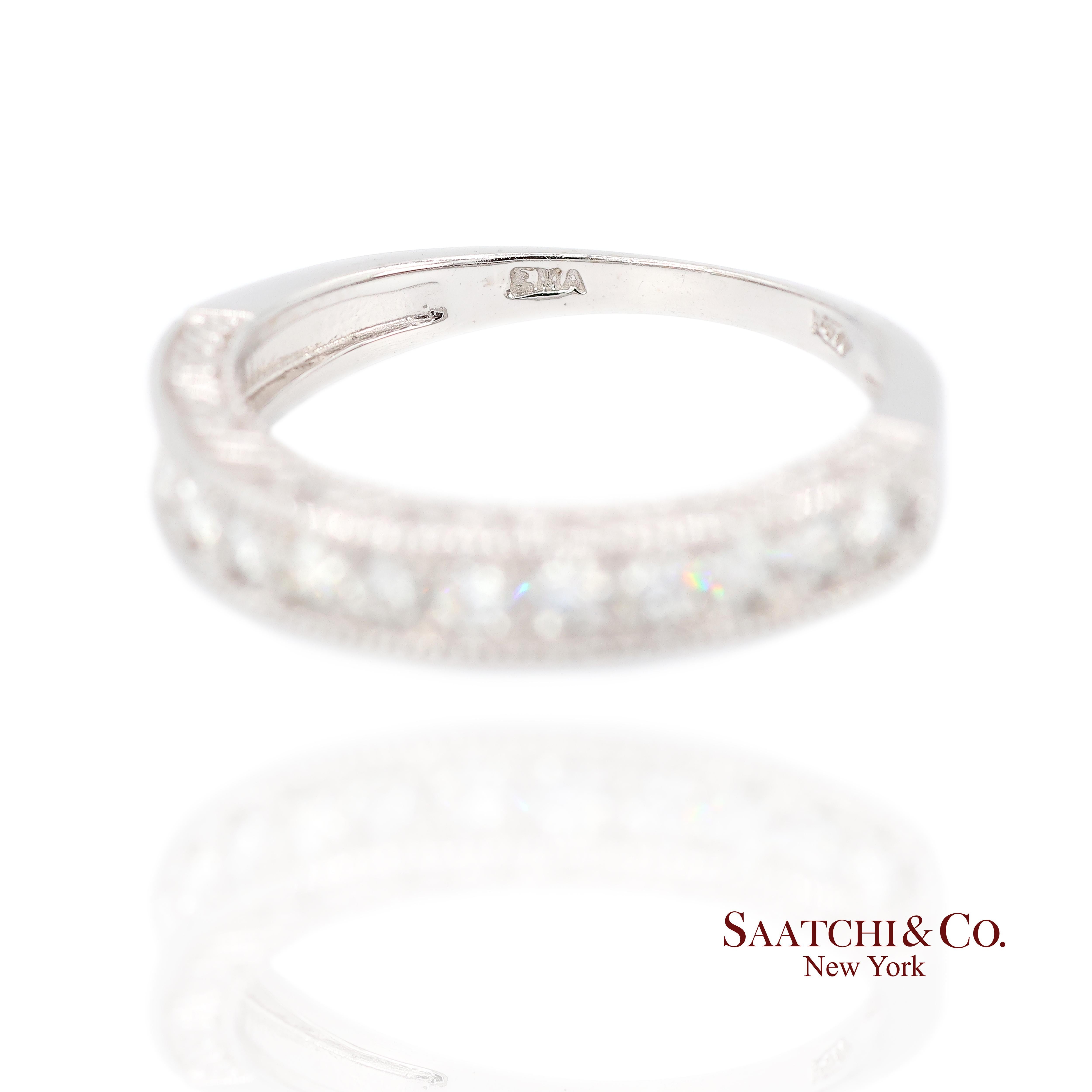Anello a fascia con diamante naturale inciso in oro bianco 14k 585 in vendita 2