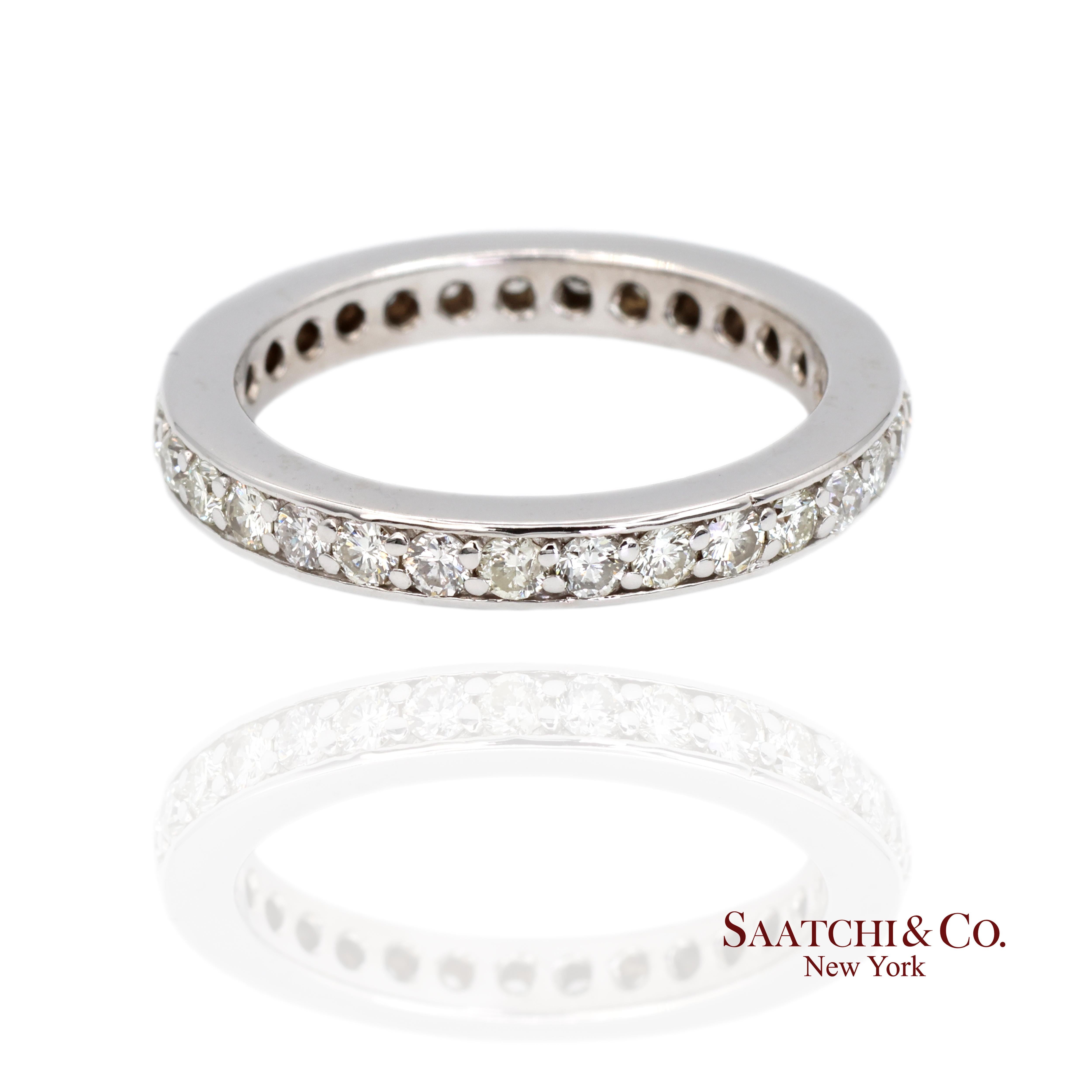 Bague d'éternité en diamant

Type de métal : Or blanc 14K
Poids total de l'article : 3,7 grammes
Taille de l'anneau : 6.5
Dimensions : Longueur : 22,0 mm Largeur : 3,0 mm Hauteur : 2,7 mm Longueur : 22,0 mm Largeur : 3,0 mm Hauteur : 2,7