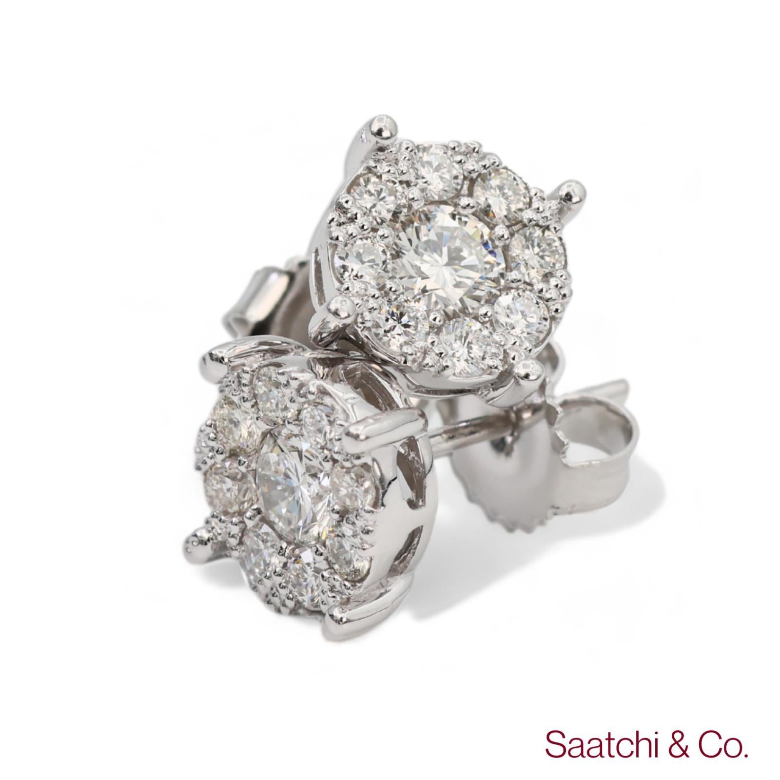Contemporary 14k 585 White Gold Round Cut Diamond Cluster Stud Earrings For Sale