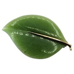 14K 585 Yellow Gold Natural Jade Stone Leaf Shape: Brooch/Pin