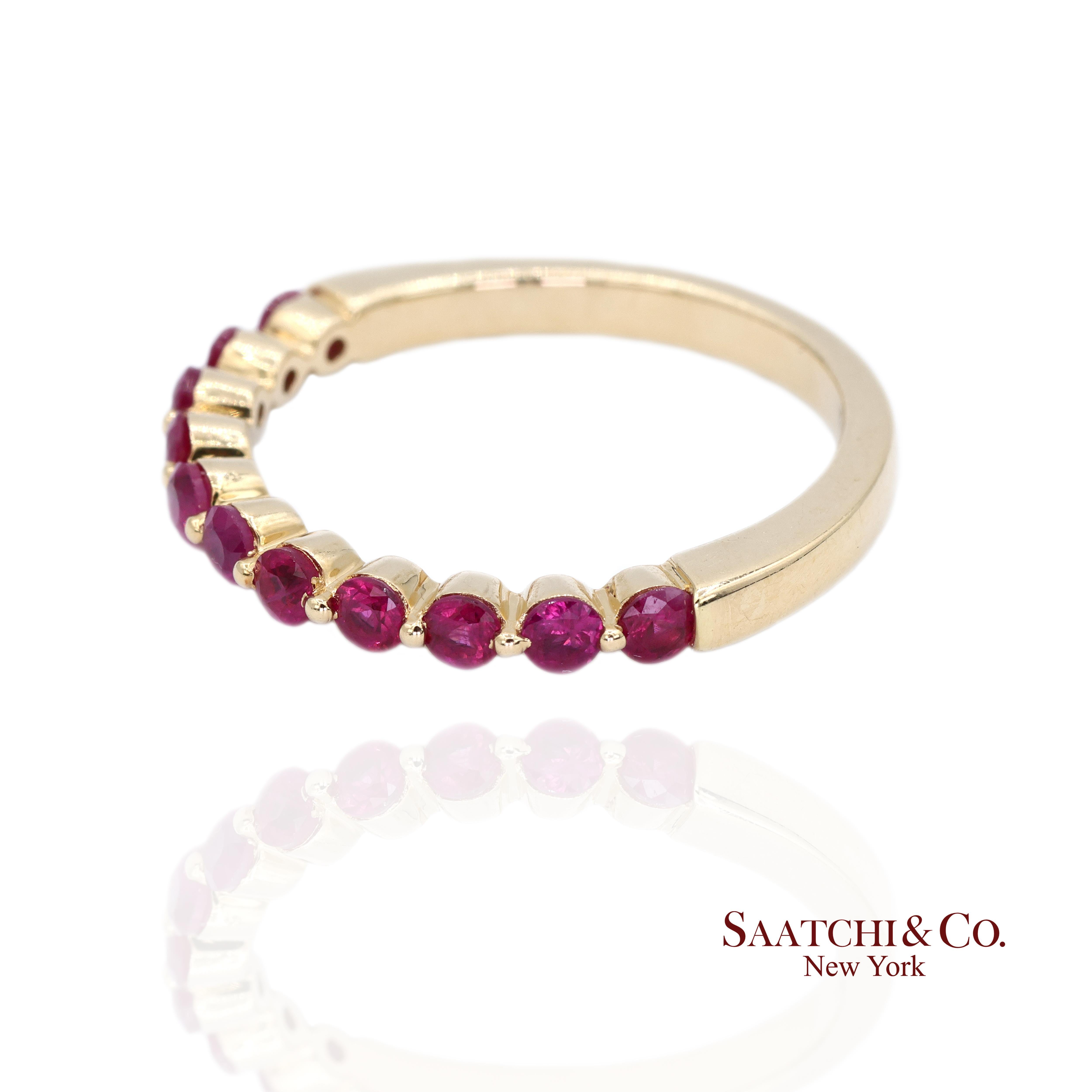 Anillo de oro amarillo de 14k 585 con rubí natural Contemporáneo en venta