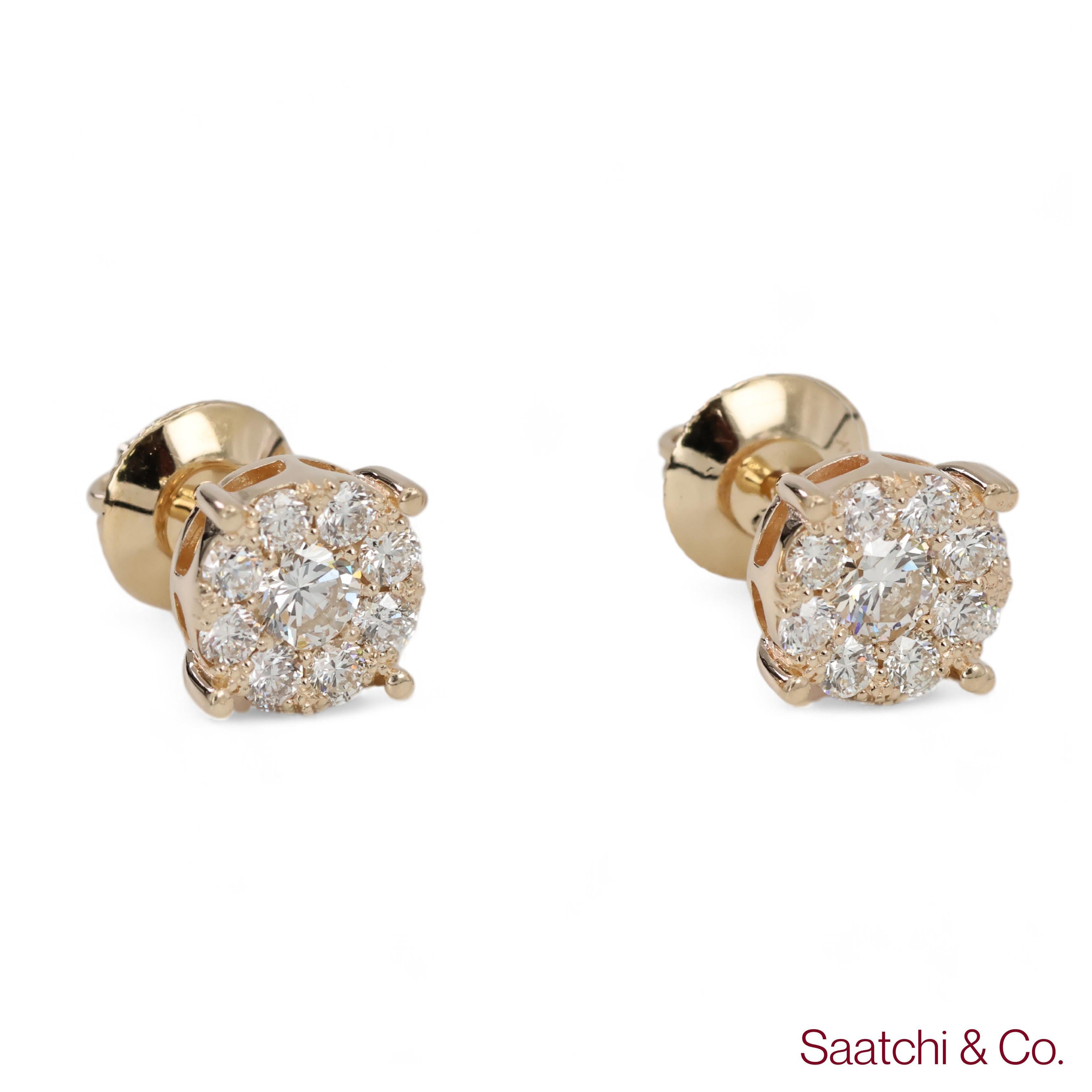 14k 585 Yellow Gold Round Cut Diamond Cluster Stud Earrings In New Condition For Sale In New York, NY