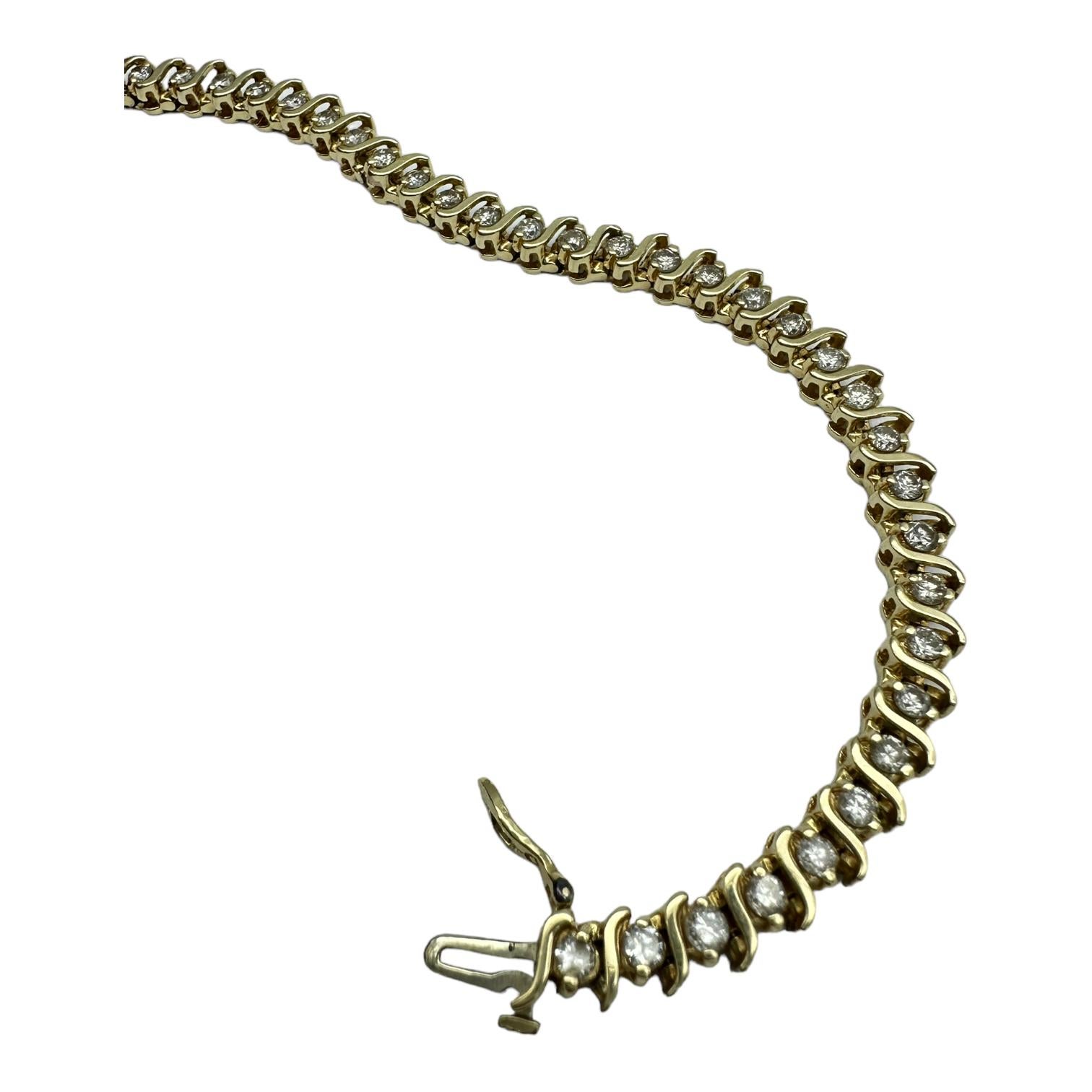 This 14-karat yellow gold tennis bracelet features 6.00 carats of round brilliant cut natural diamonds set in a link-style 