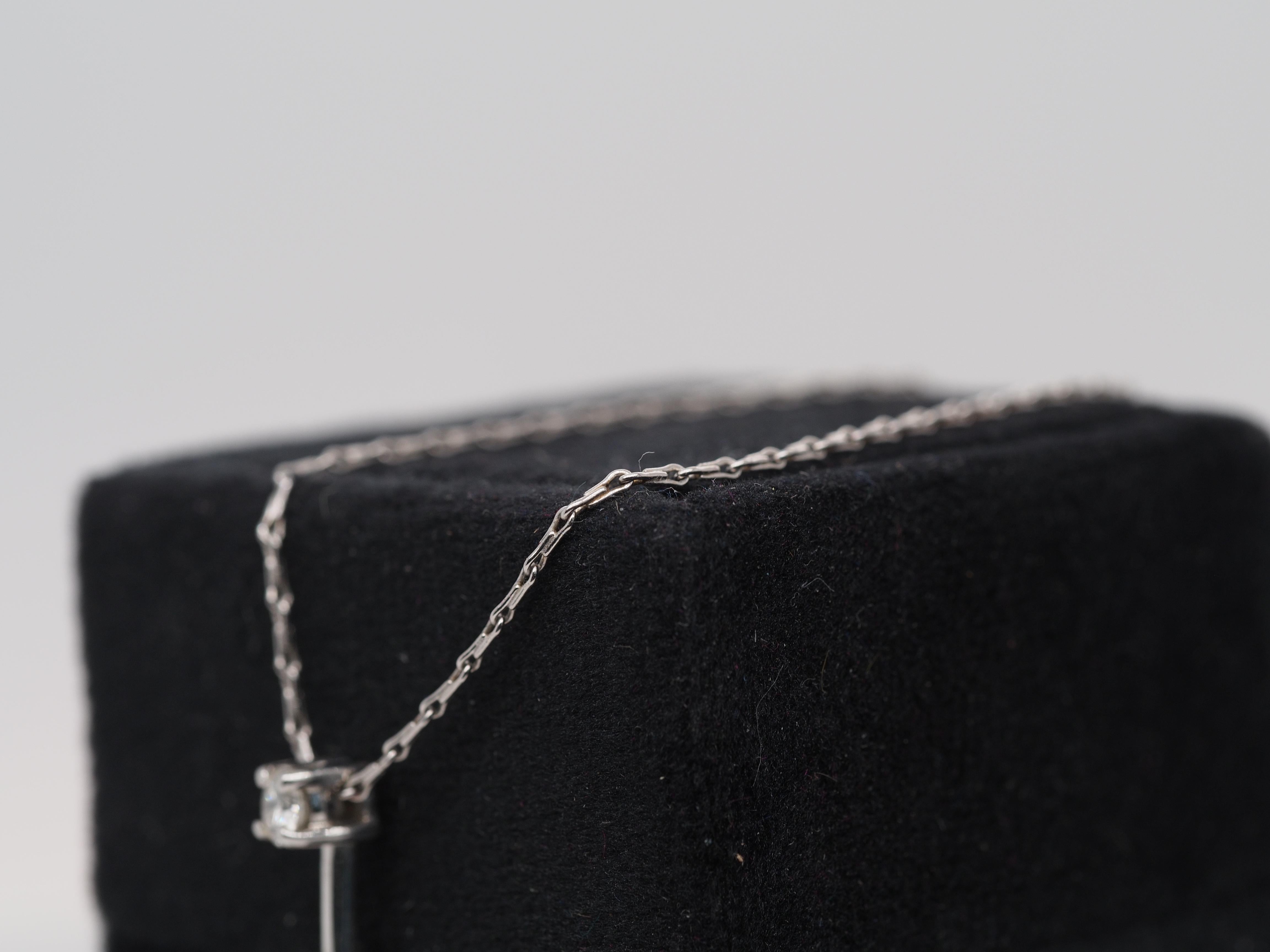 14K Pendentif à trois pierres en diamant de 0,70ct avec chaîne Bon état - En vente à Hicksville, NY
