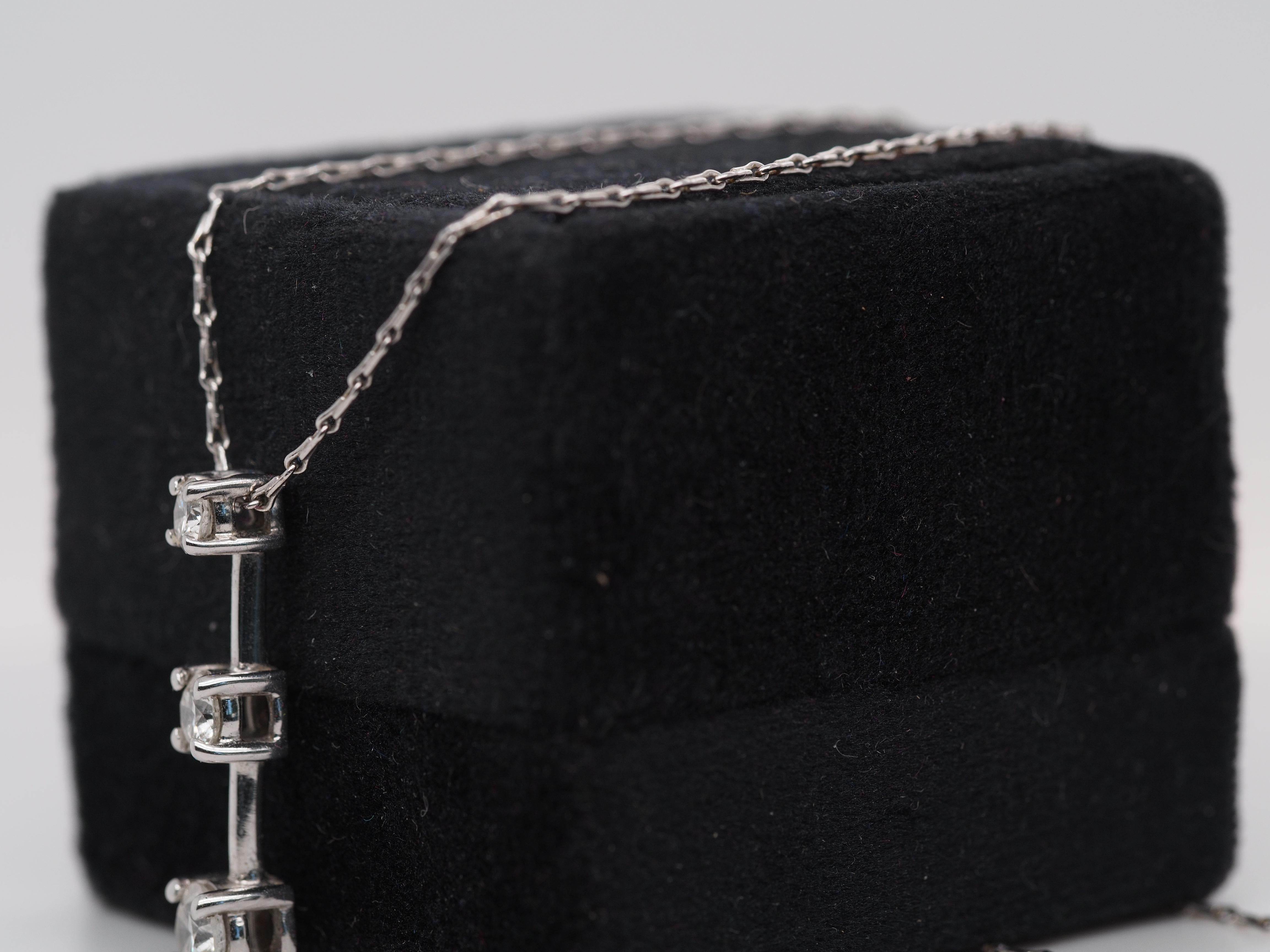 14K Pendentif à trois pierres en diamant de 0,70ct avec chaîne Unisexe en vente