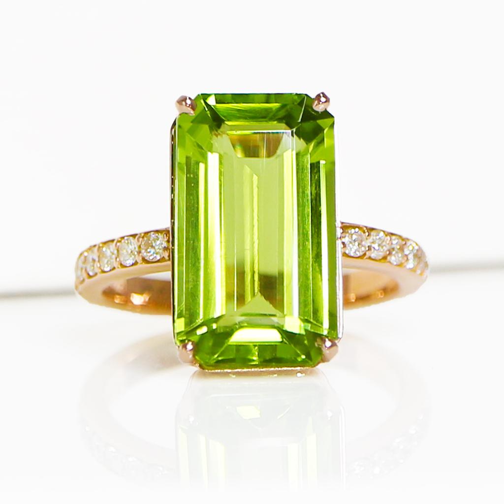 Emerald Cut IGI 14k 7.30 Carat Top Peridot&Diamond Antique Art Deco Style Engagement Ring For Sale