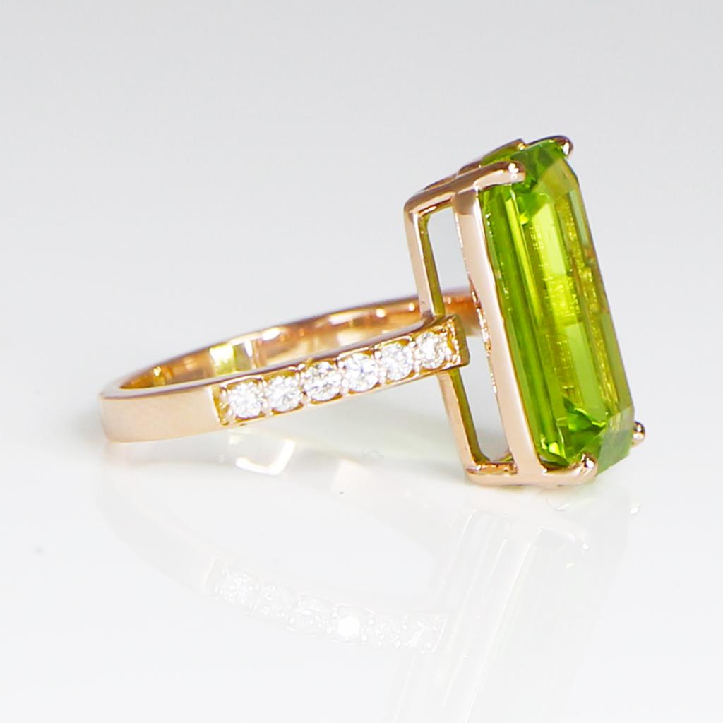 Women's IGI 14k 7.30 Carat Top Peridot&Diamond Antique Art Deco Style Engagement Ring For Sale