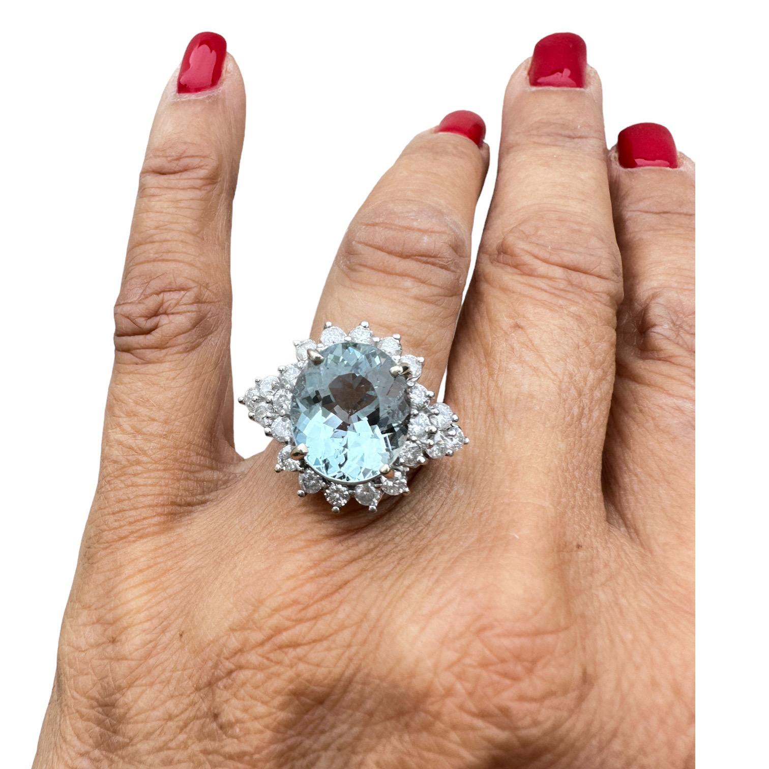 Contemporary 14k 883 Carat Aquamarine and Diamond Cocktail Ring For Sale