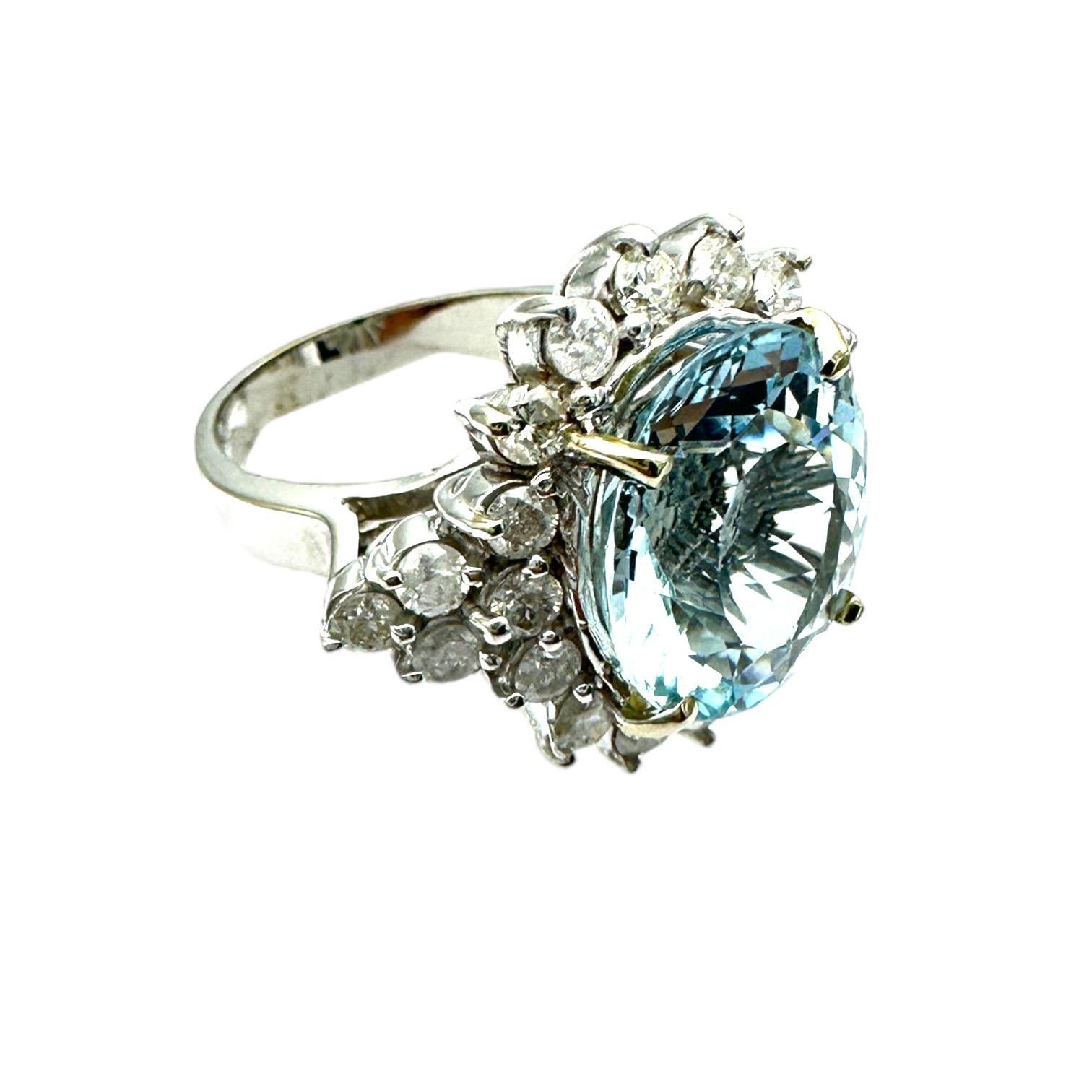 14k 883 Carat Aquamarine and Diamond Cocktail Ring For Sale 1