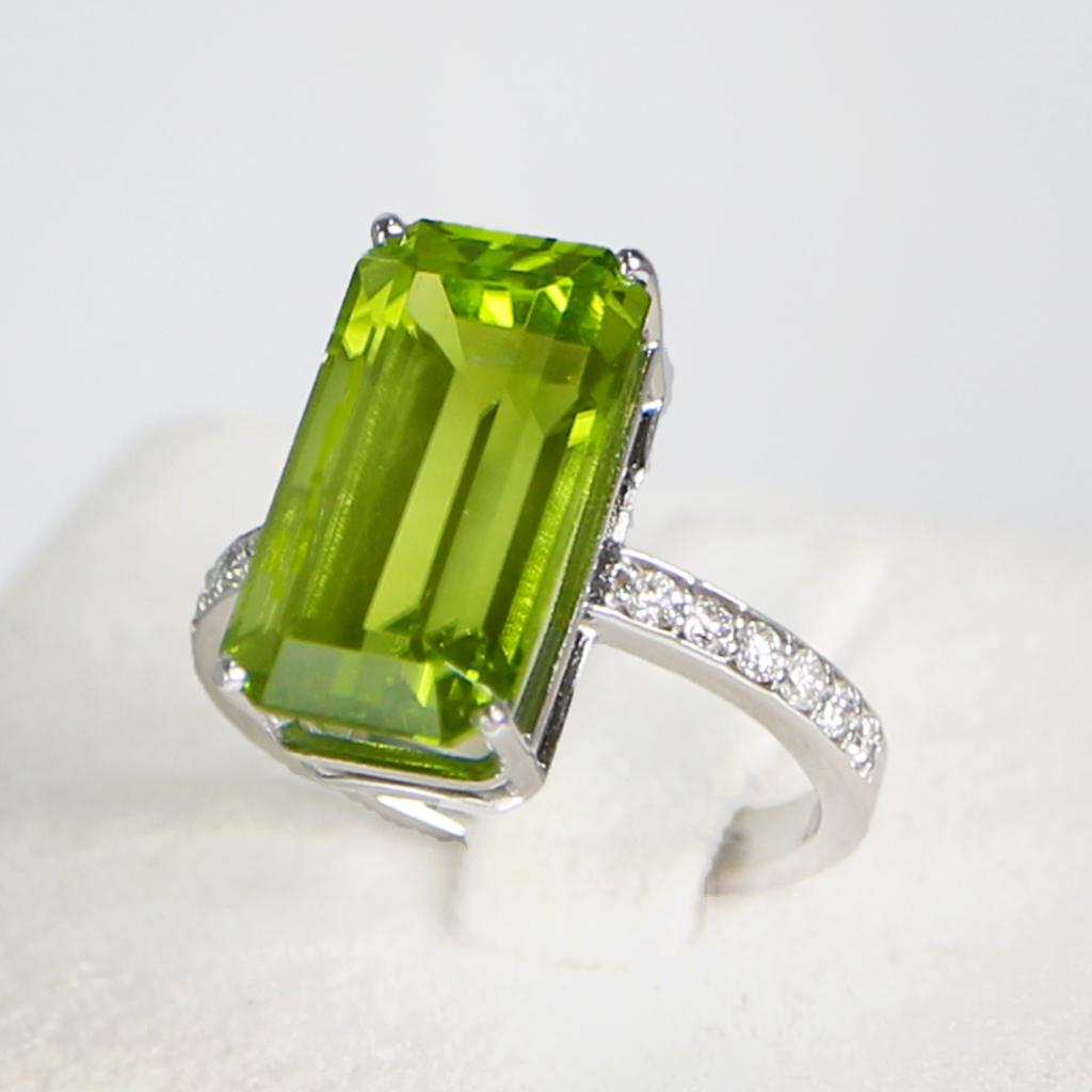 Women's IGI 14k 8.95 Carat Top Peridot&Diamond Antique Art Deco Style Engagement Ring For Sale