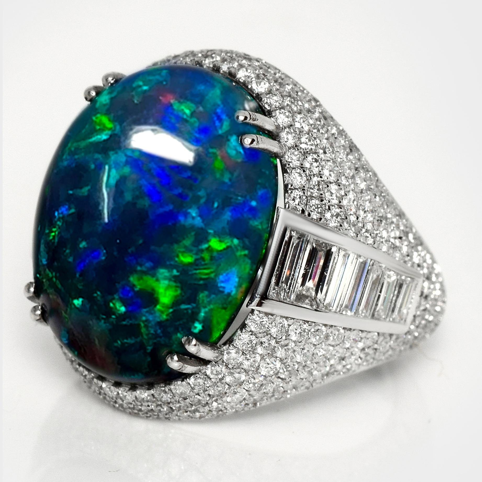 14K 9.91 ct  Natürliche Farben spielender schwarzer Opal-Diamanten-Cocktailring (Zeitgenössisch) im Angebot