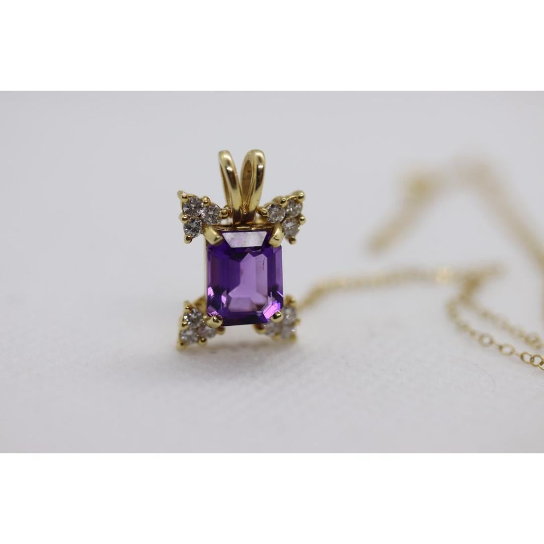 Pendentif 14k en améthyste taille émeraude et diamants. Étoile à grappes de diamants et 16 pouces Pour femmes en vente