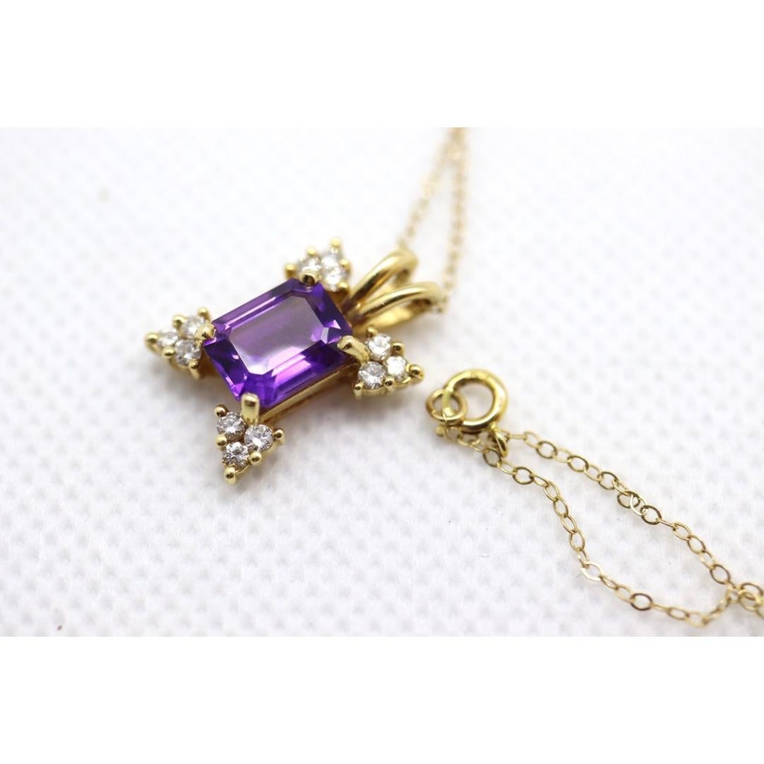 Pendentif 14k en améthyste taille émeraude et diamants. Étoile à grappes de diamants et 16 pouces en vente 1