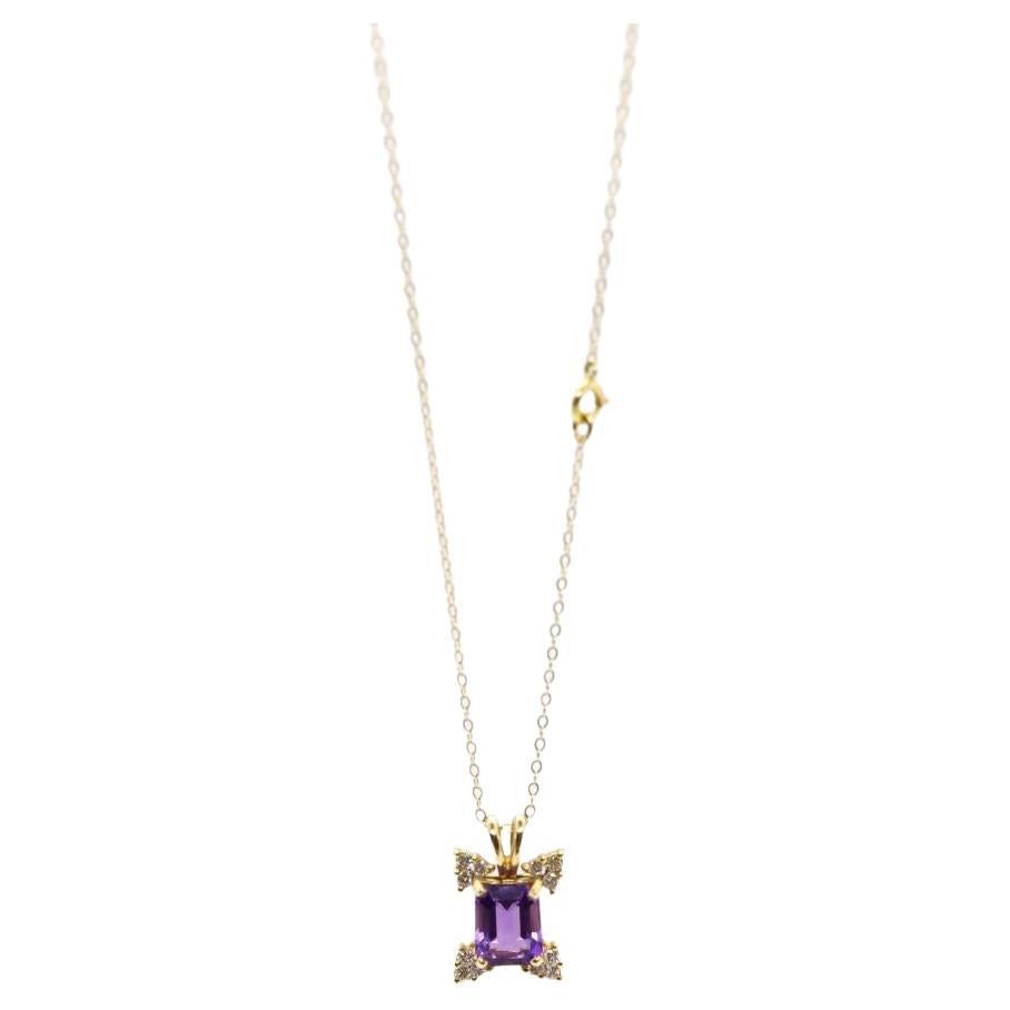 Pendentif 14k en améthyste taille émeraude et diamants. Étoile à grappes de diamants et 16 pouces en vente