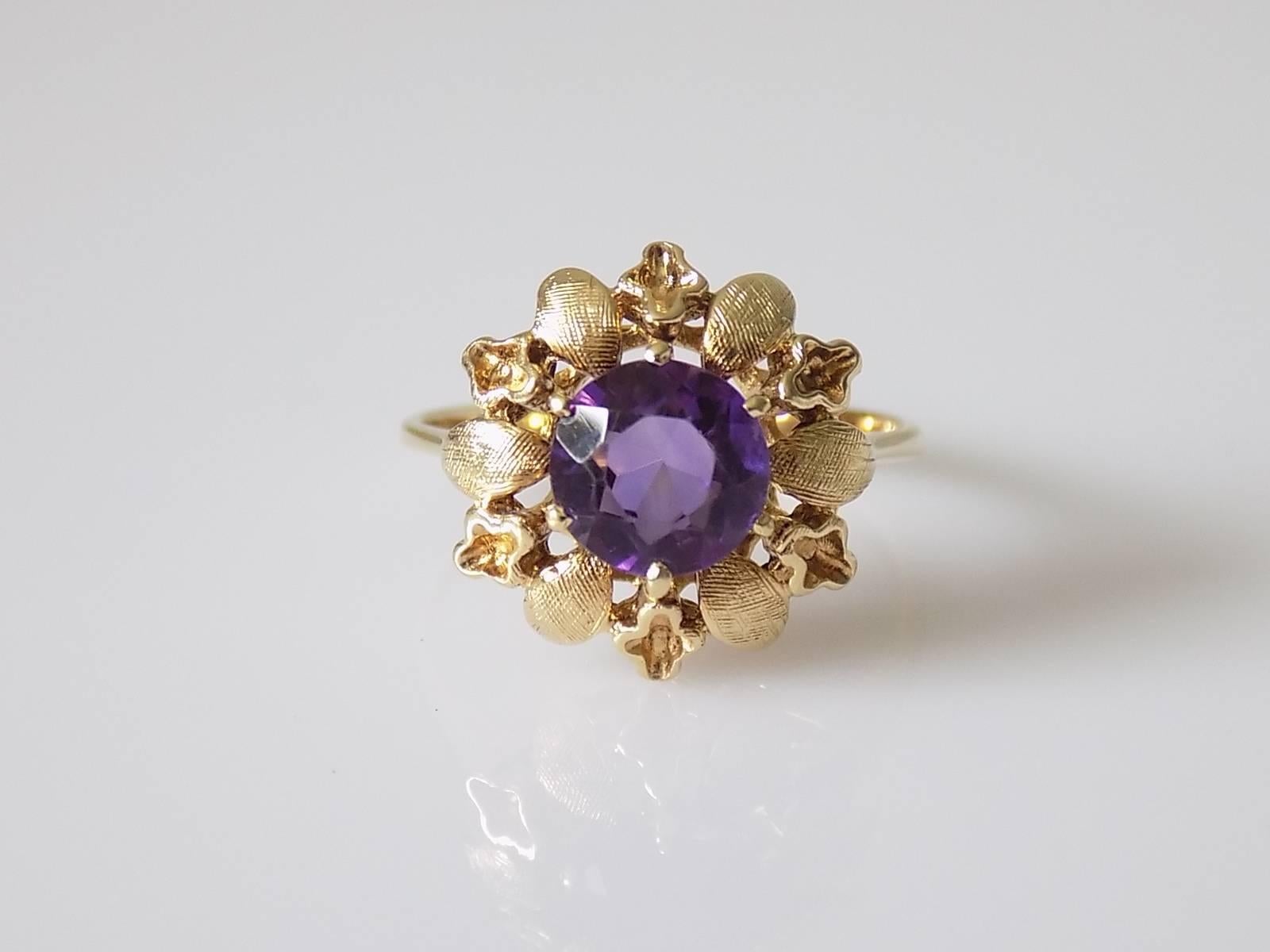 Women's 14 Karat Amethyst Gold Solitaire Flower Ring For Sale